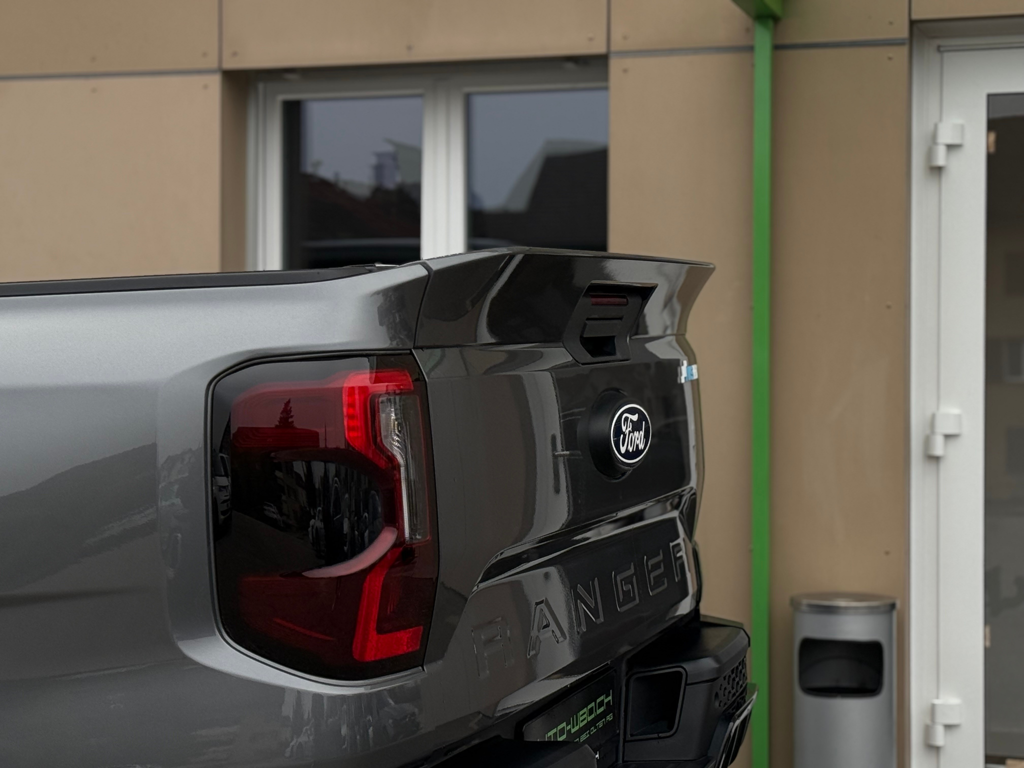 listing desktop thumbnail image 12