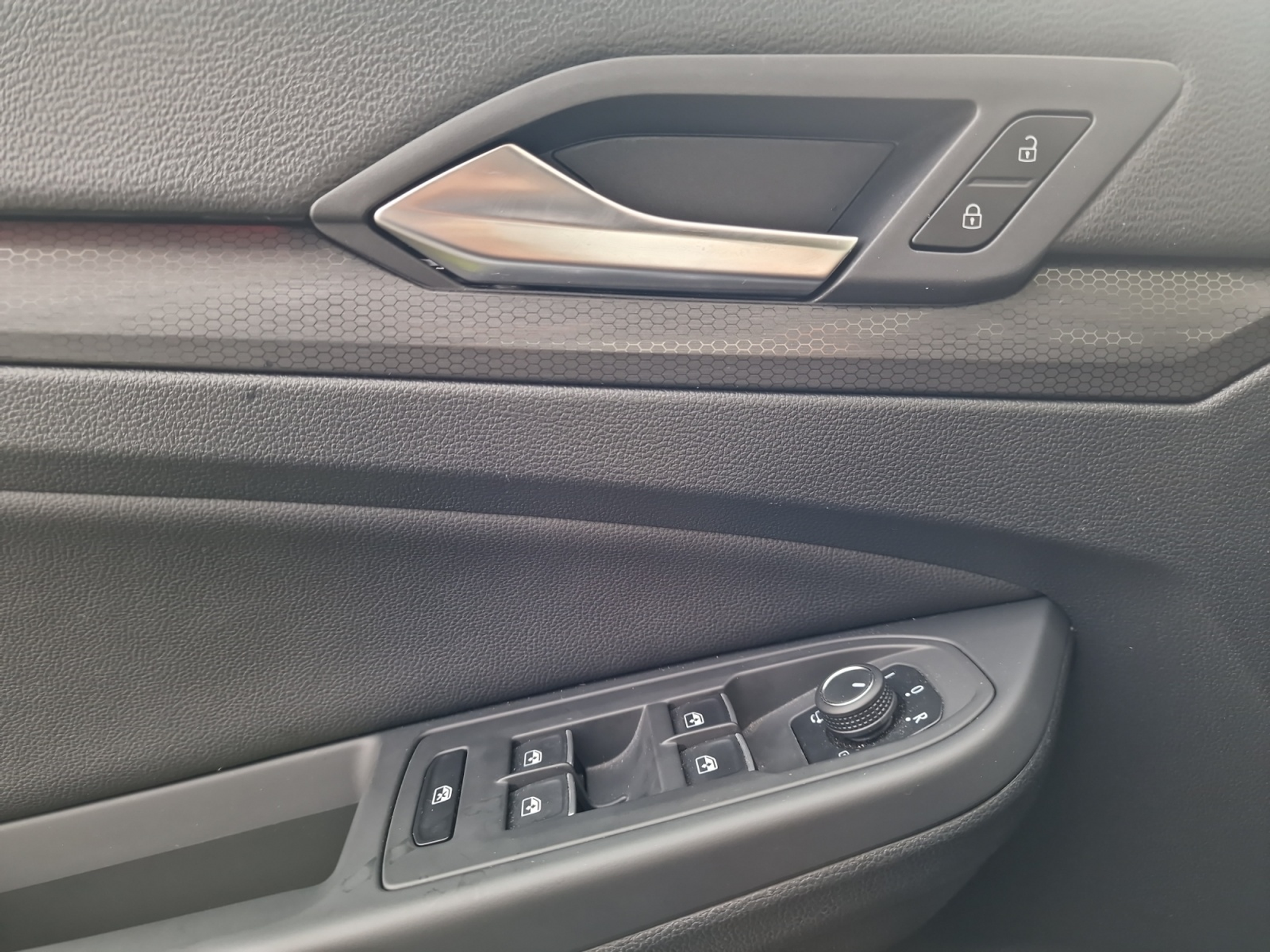 listing desktop thumbnail image 12