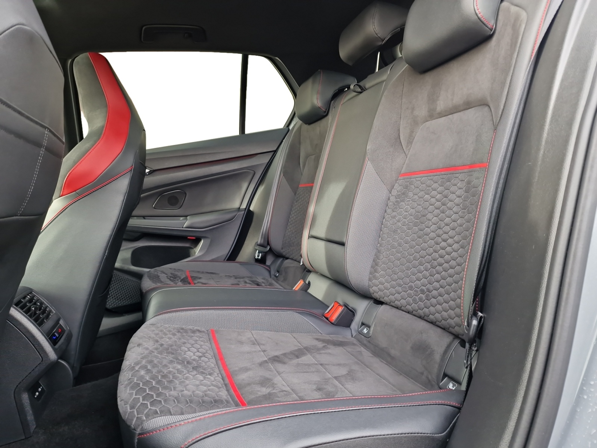 listing desktop thumbnail image 22