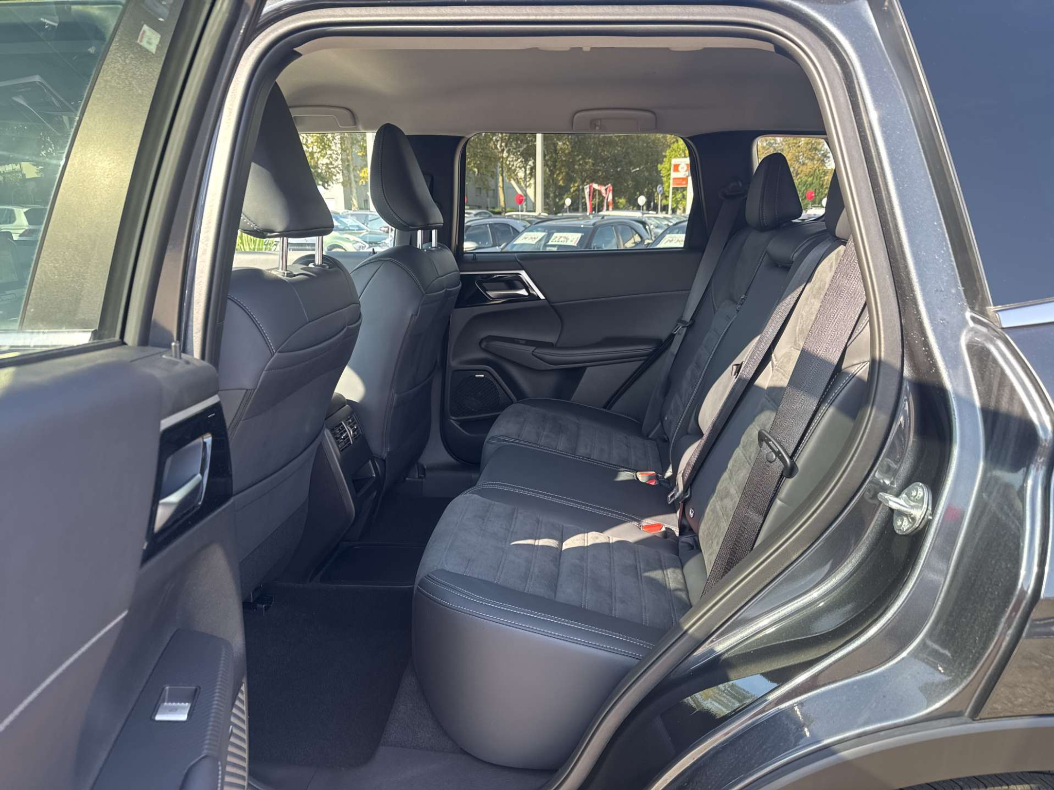 listing desktop thumbnail image 6