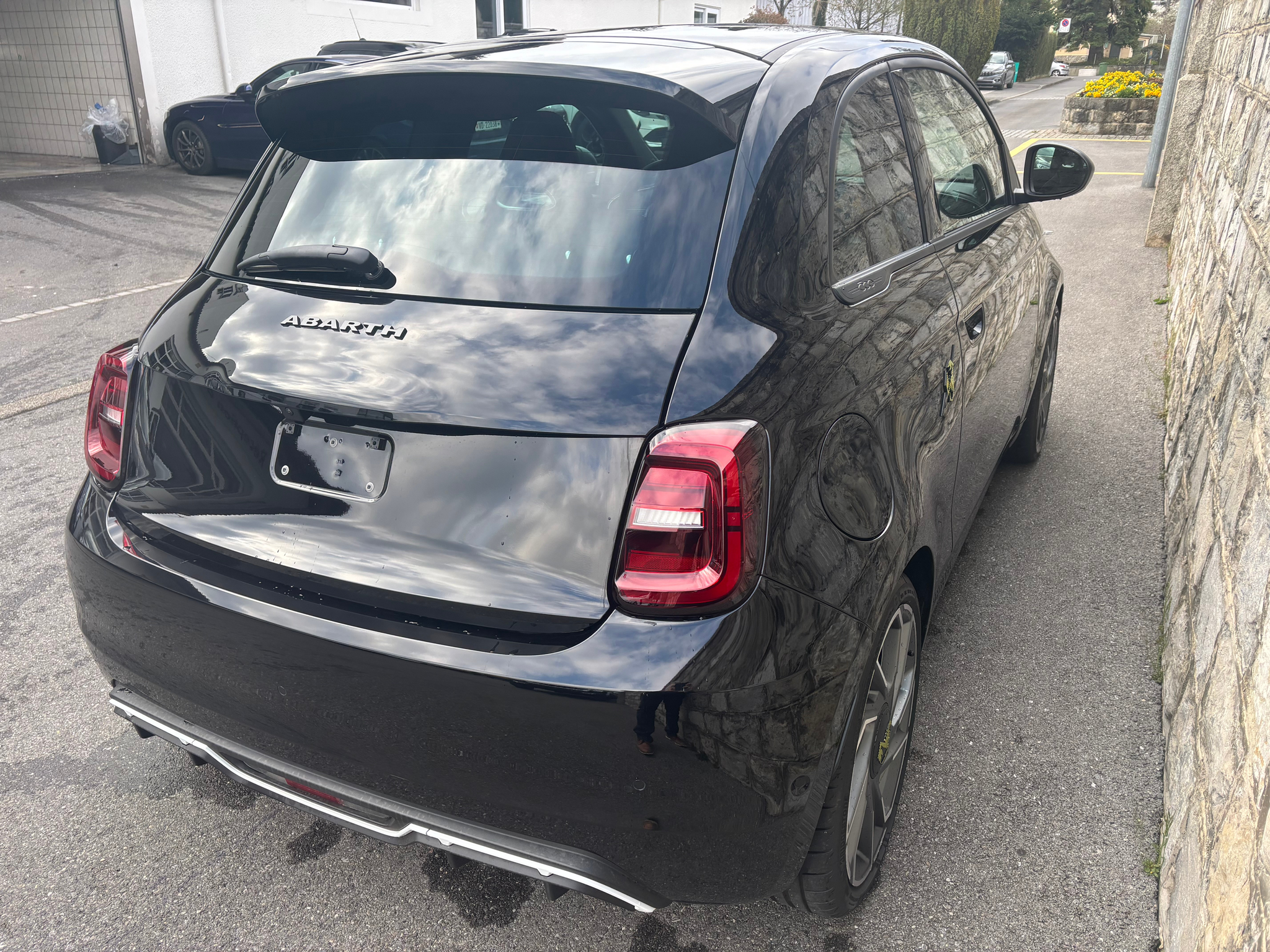 listing desktop thumbnail image 2