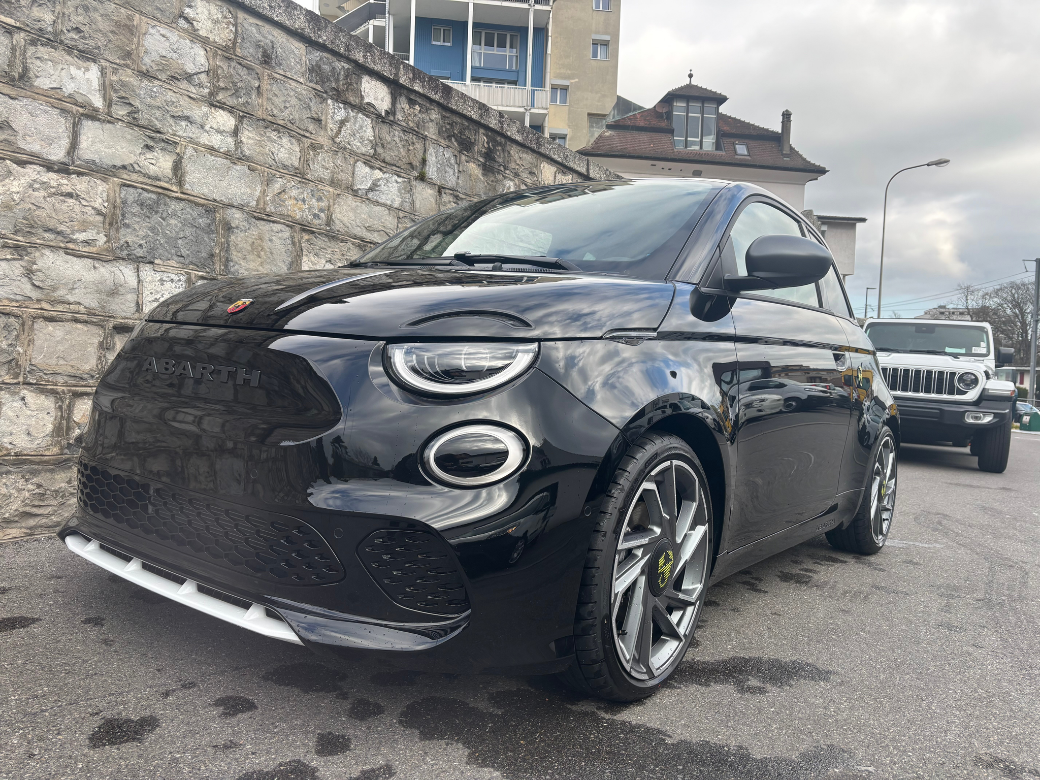 listing desktop thumbnail image 5