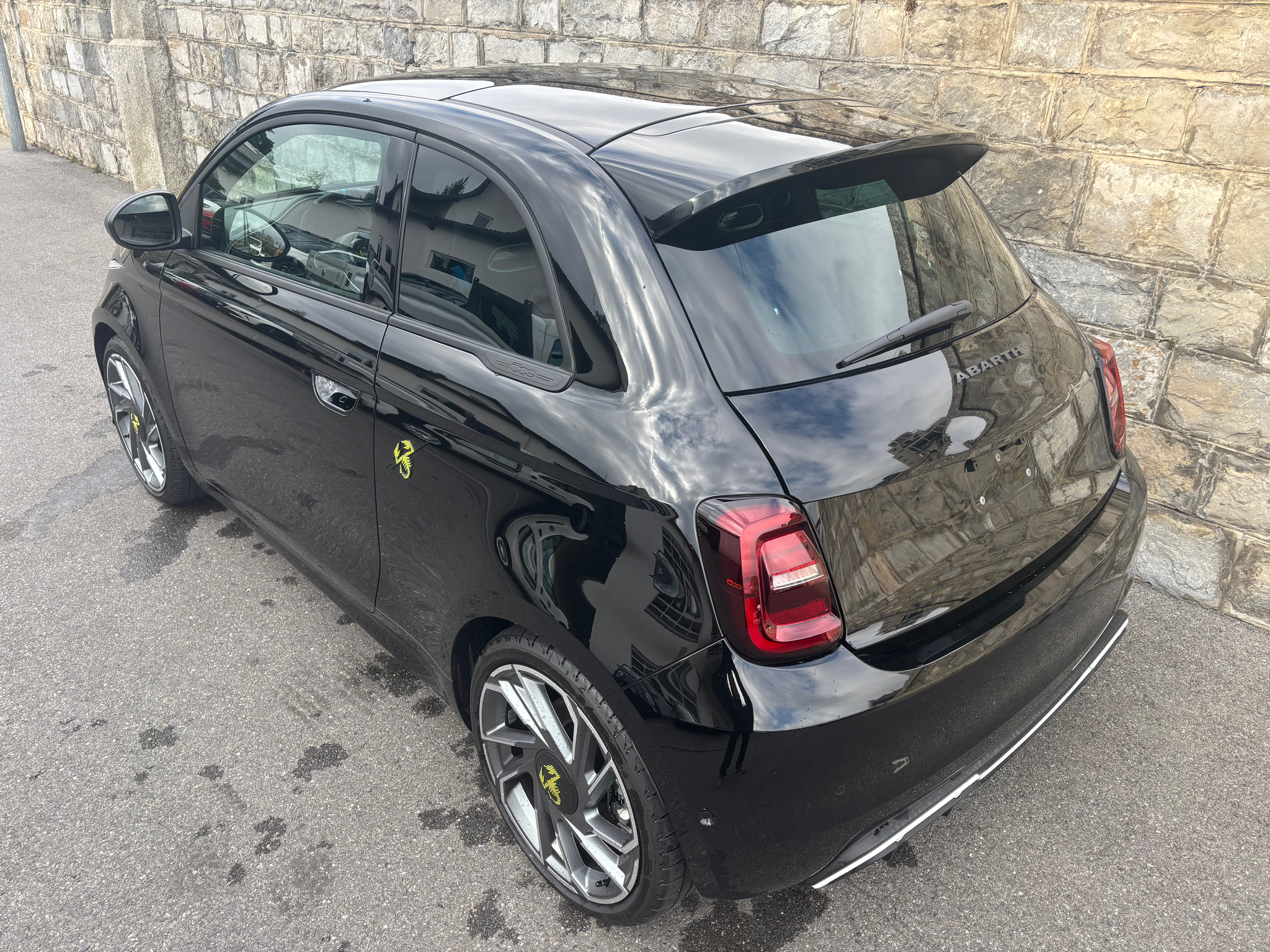 listing desktop thumbnail image 1