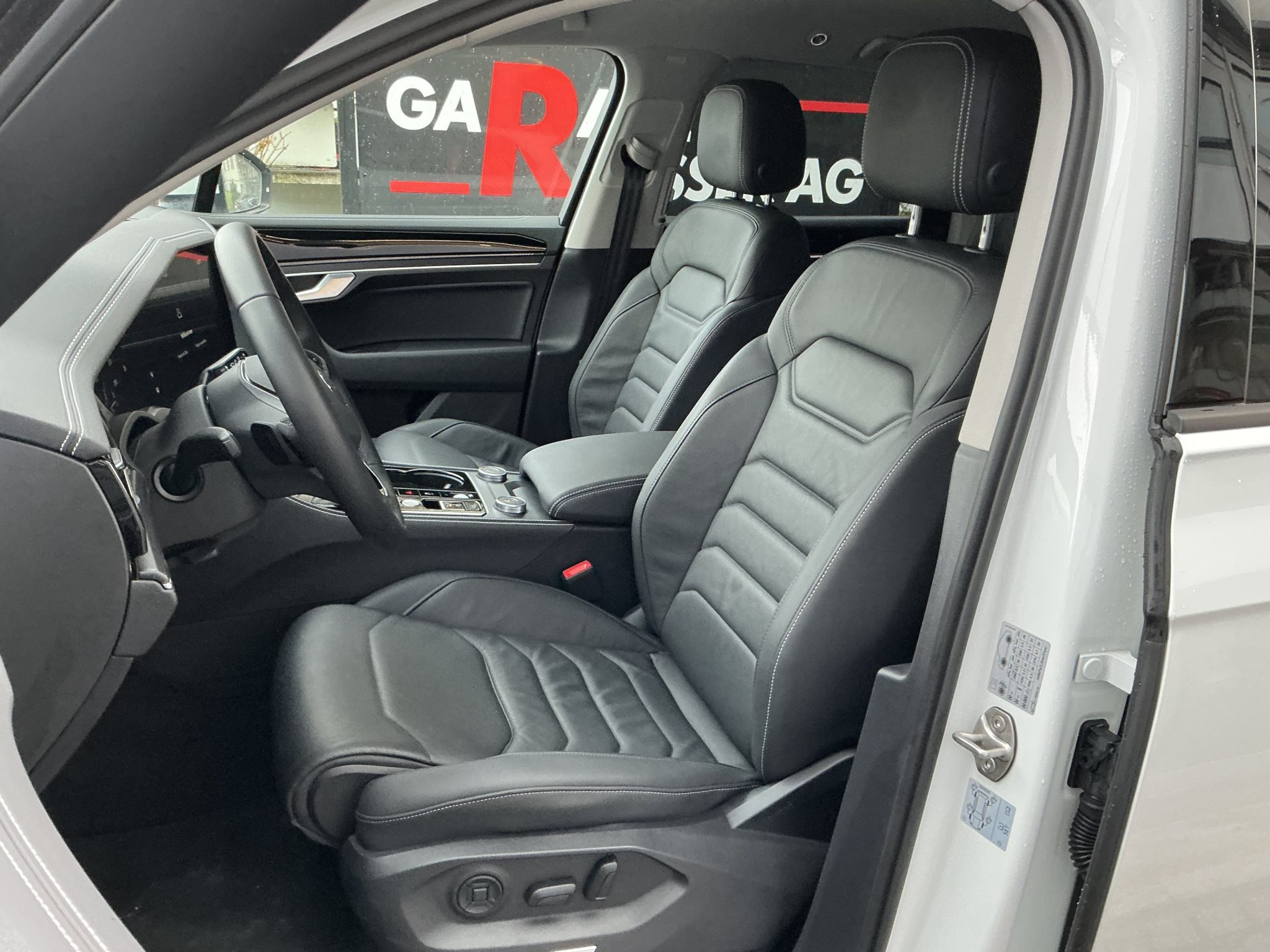 listing desktop thumbnail image 7