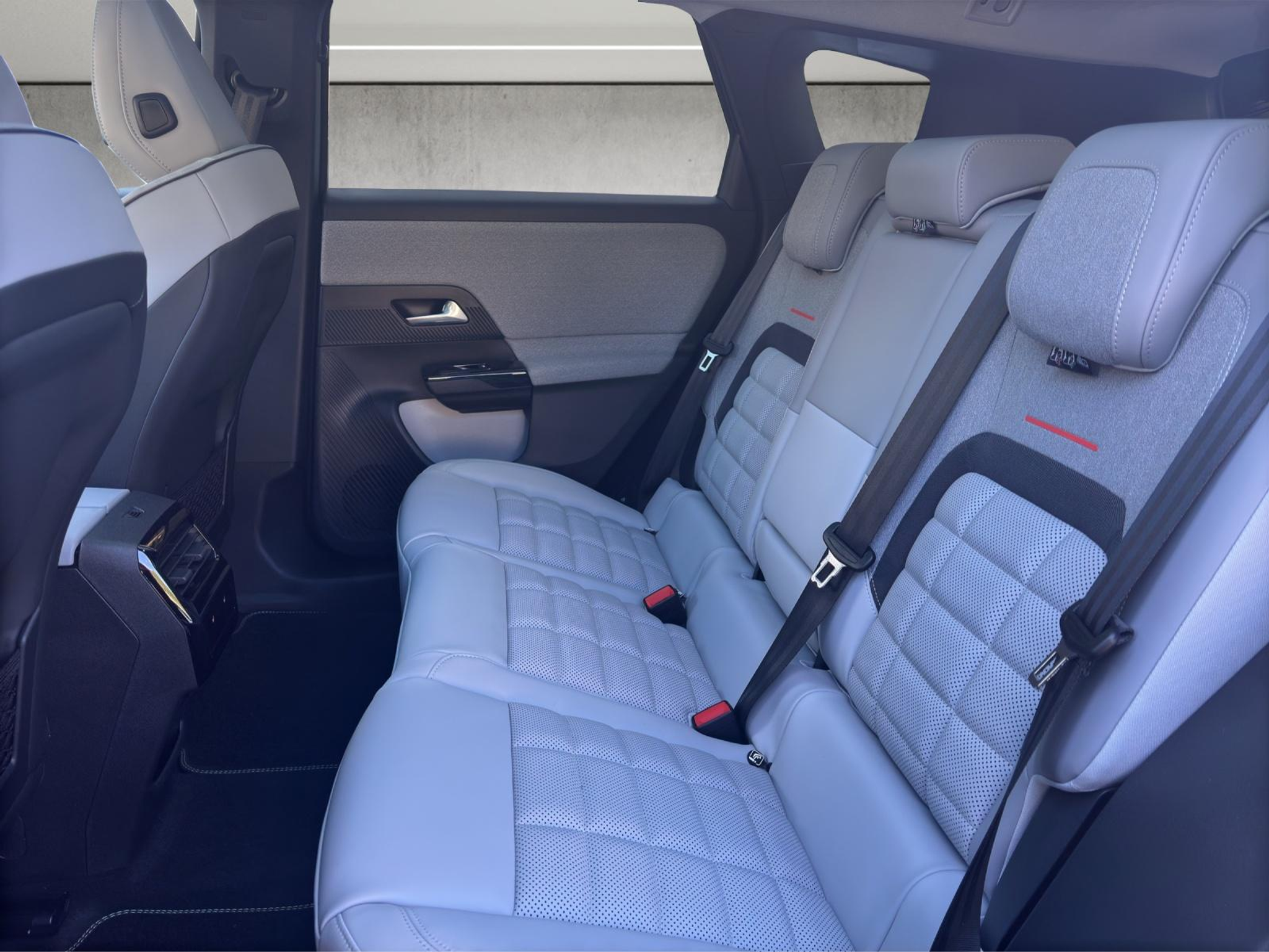 listing desktop thumbnail image 15