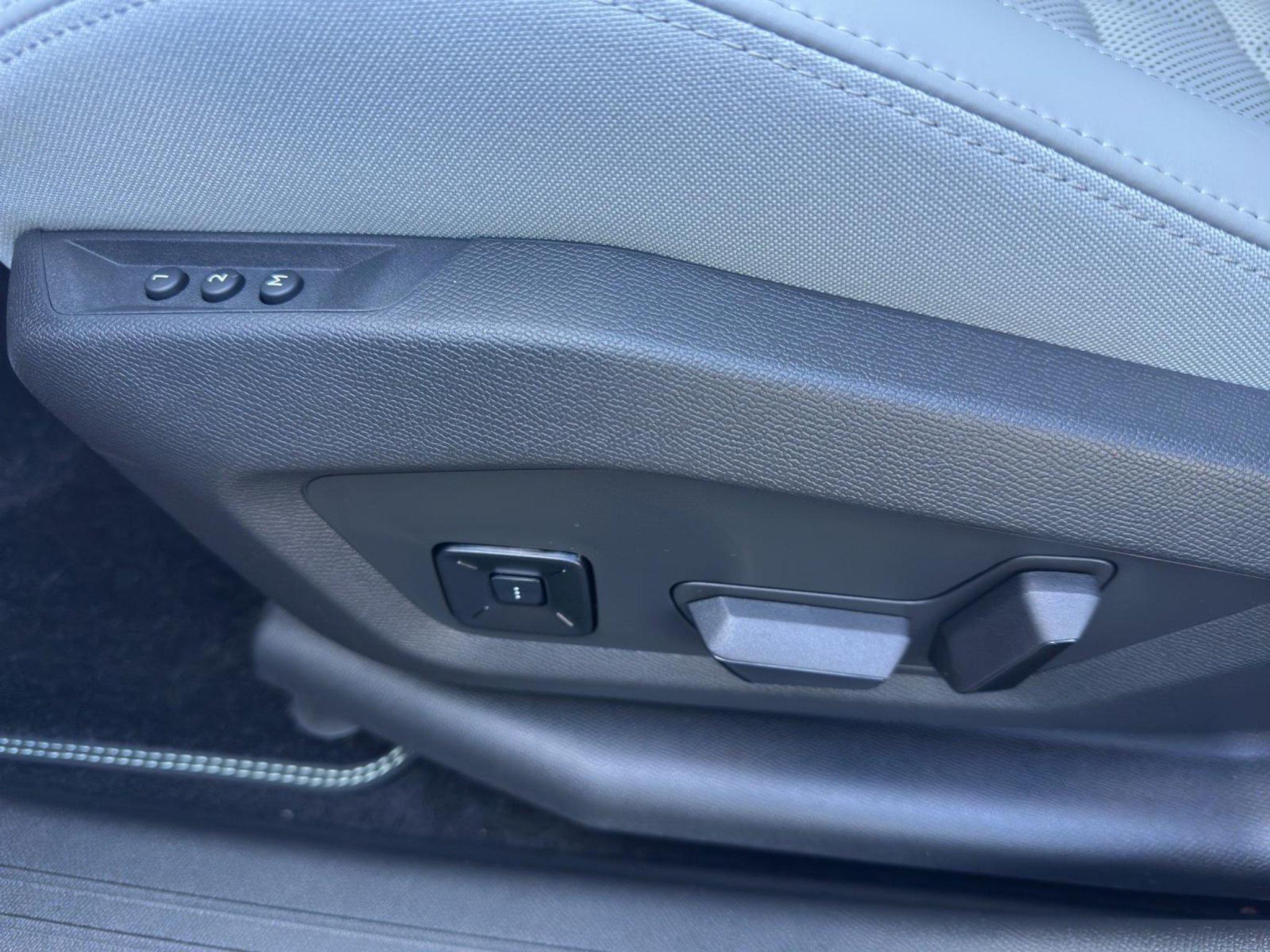 listing desktop thumbnail image 25