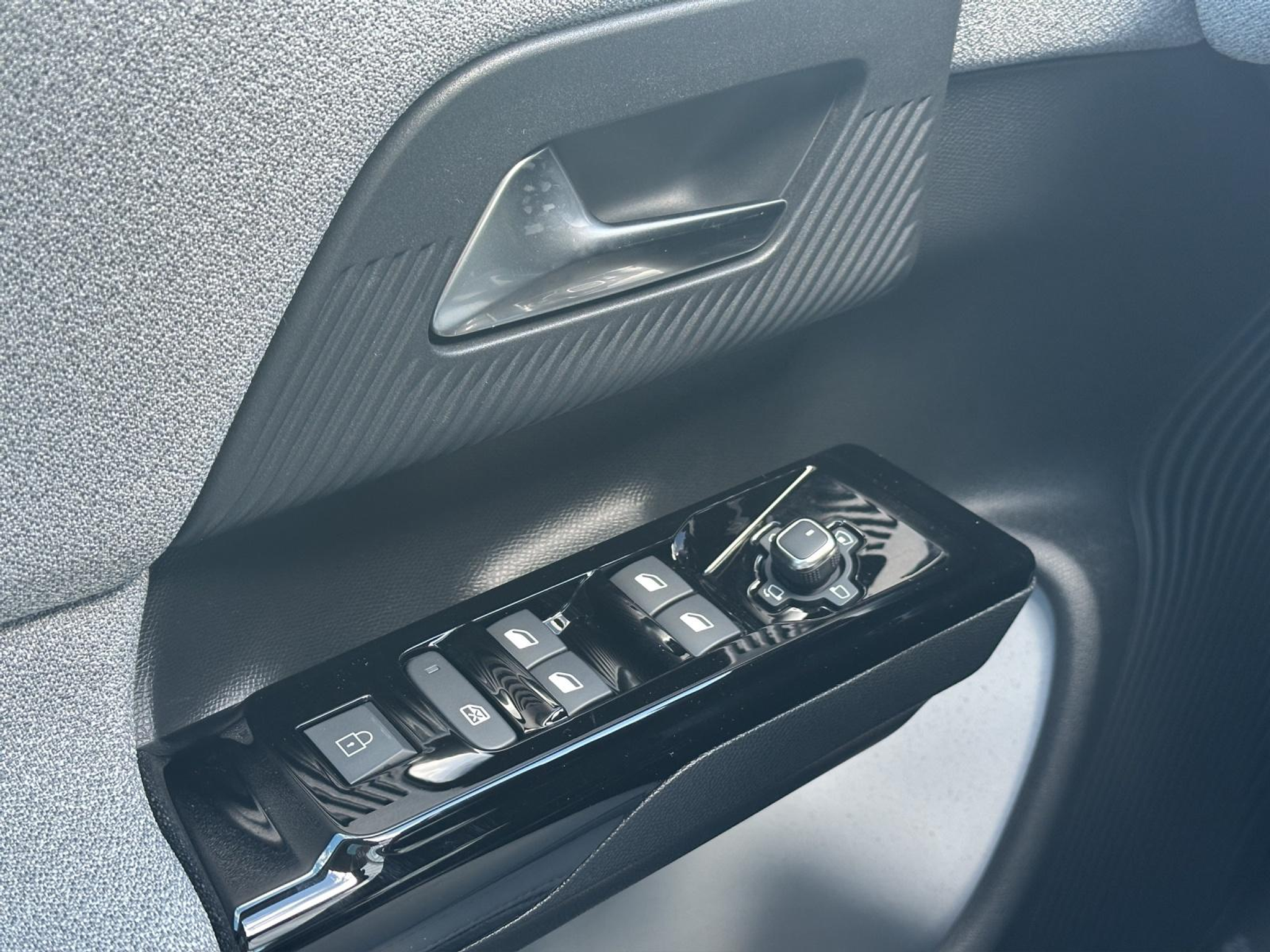 listing desktop thumbnail image 10