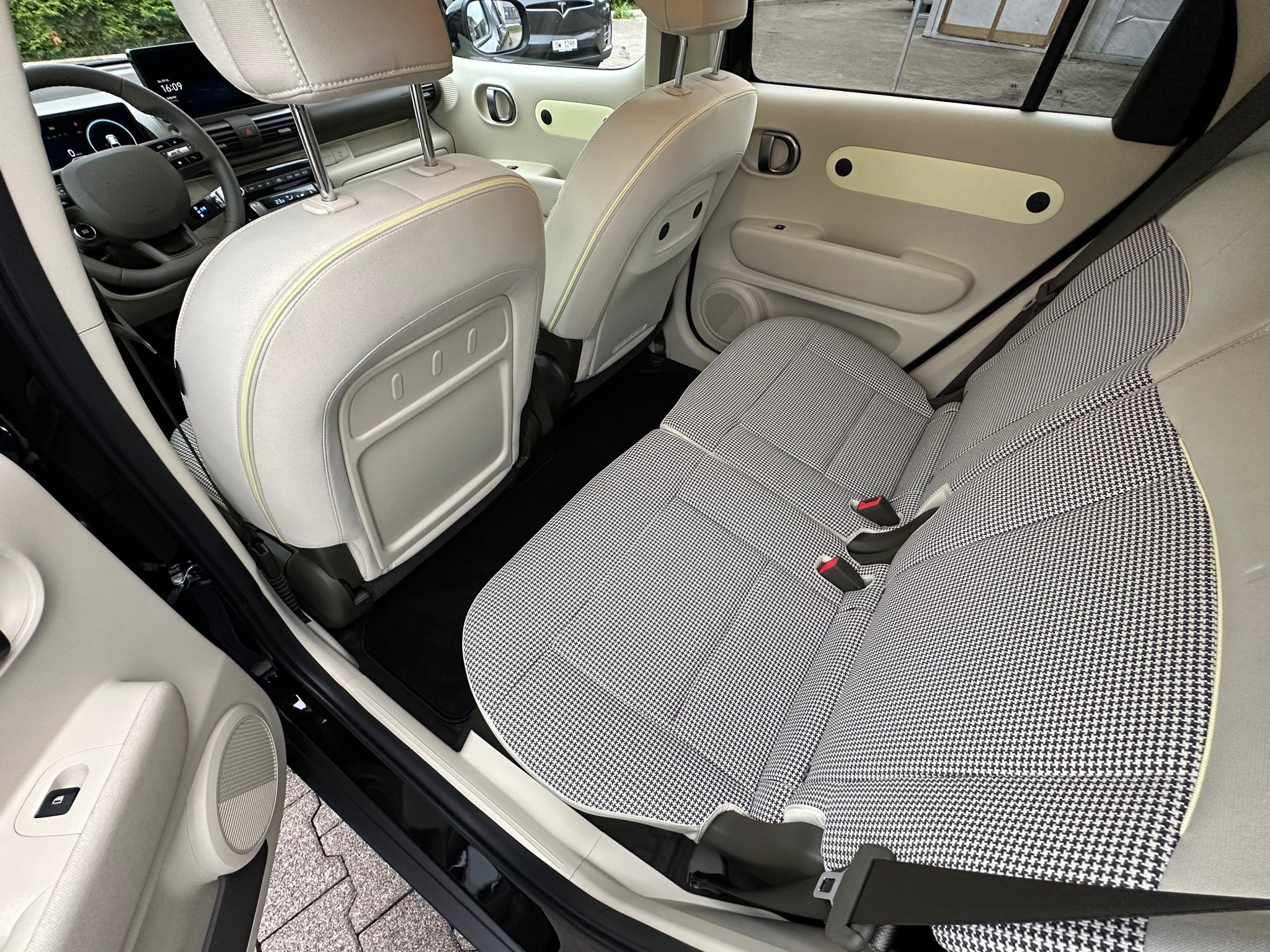 listing desktop thumbnail image 7