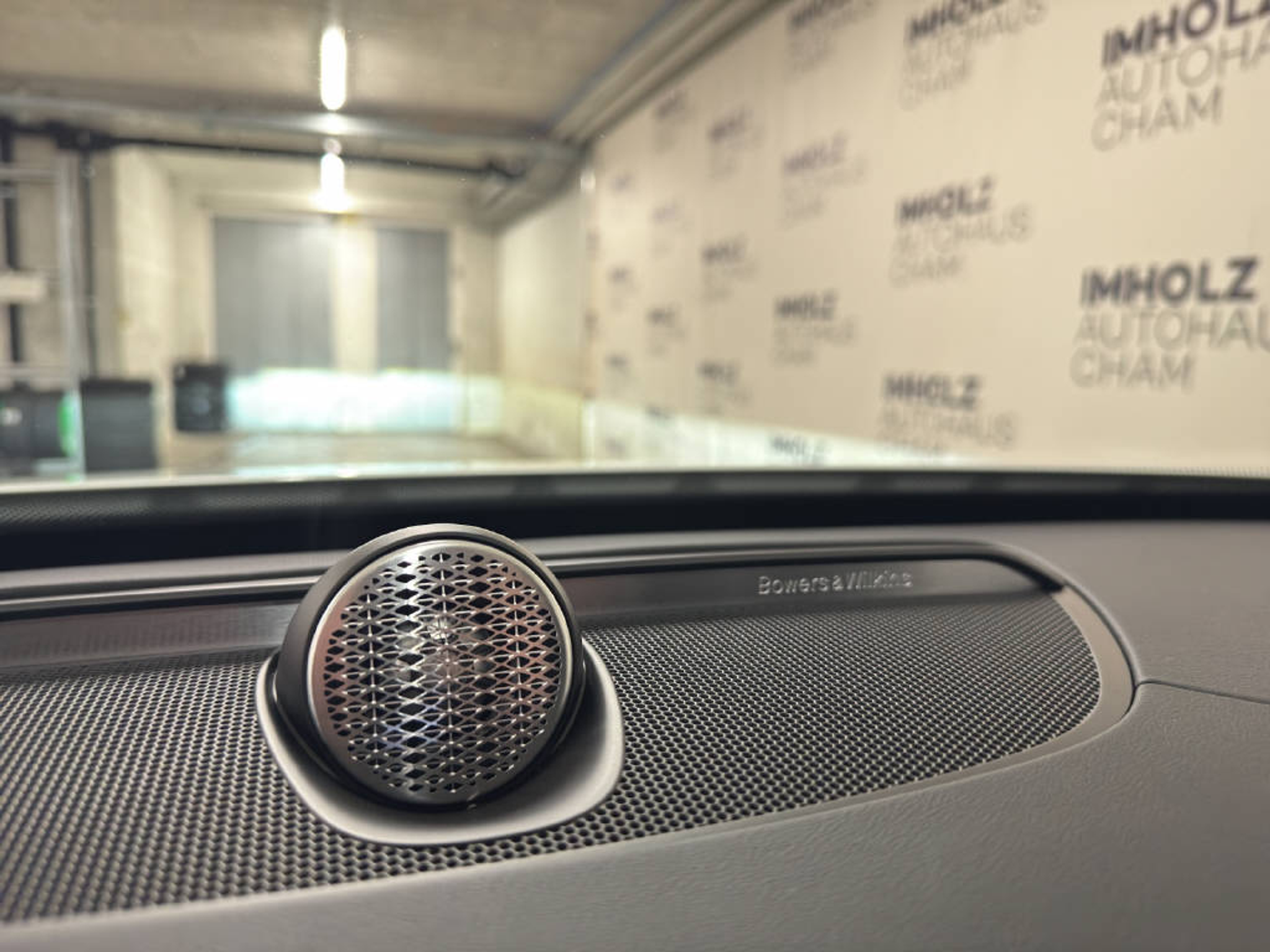 listing desktop thumbnail image 14