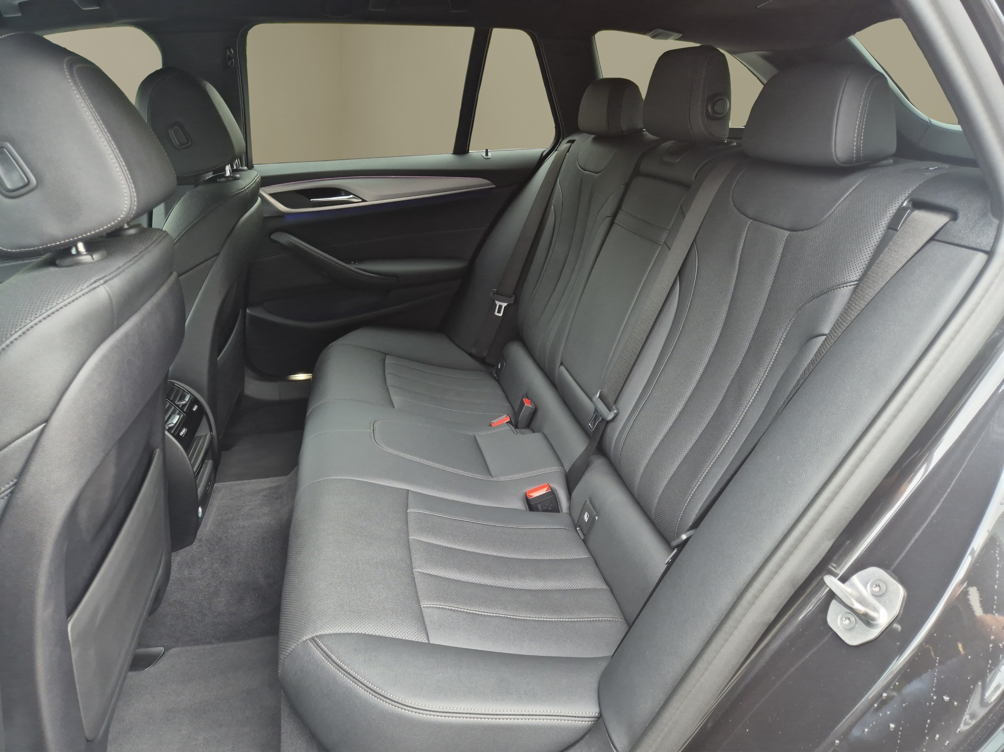 listing desktop thumbnail image 13