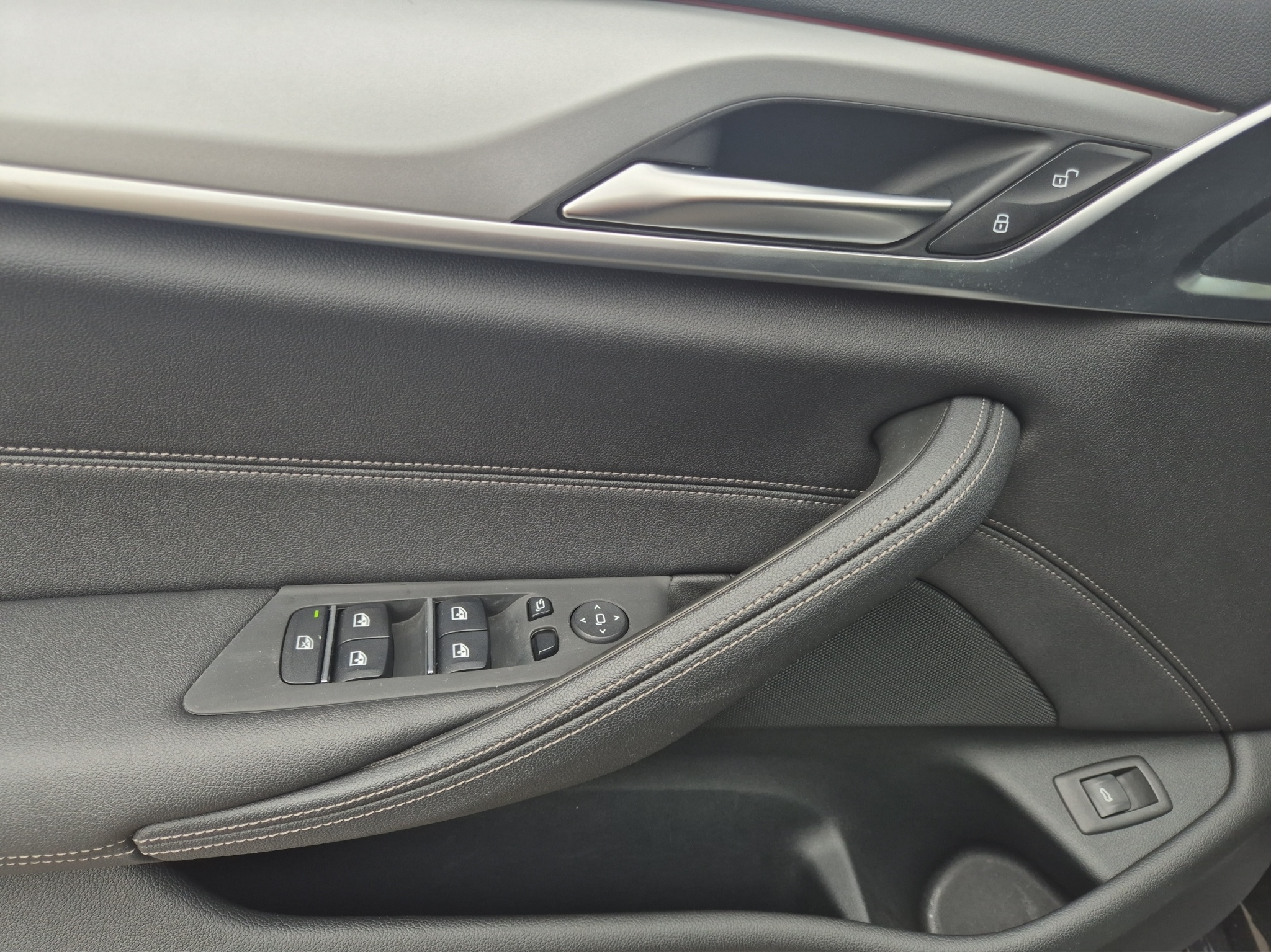 listing desktop thumbnail image 12