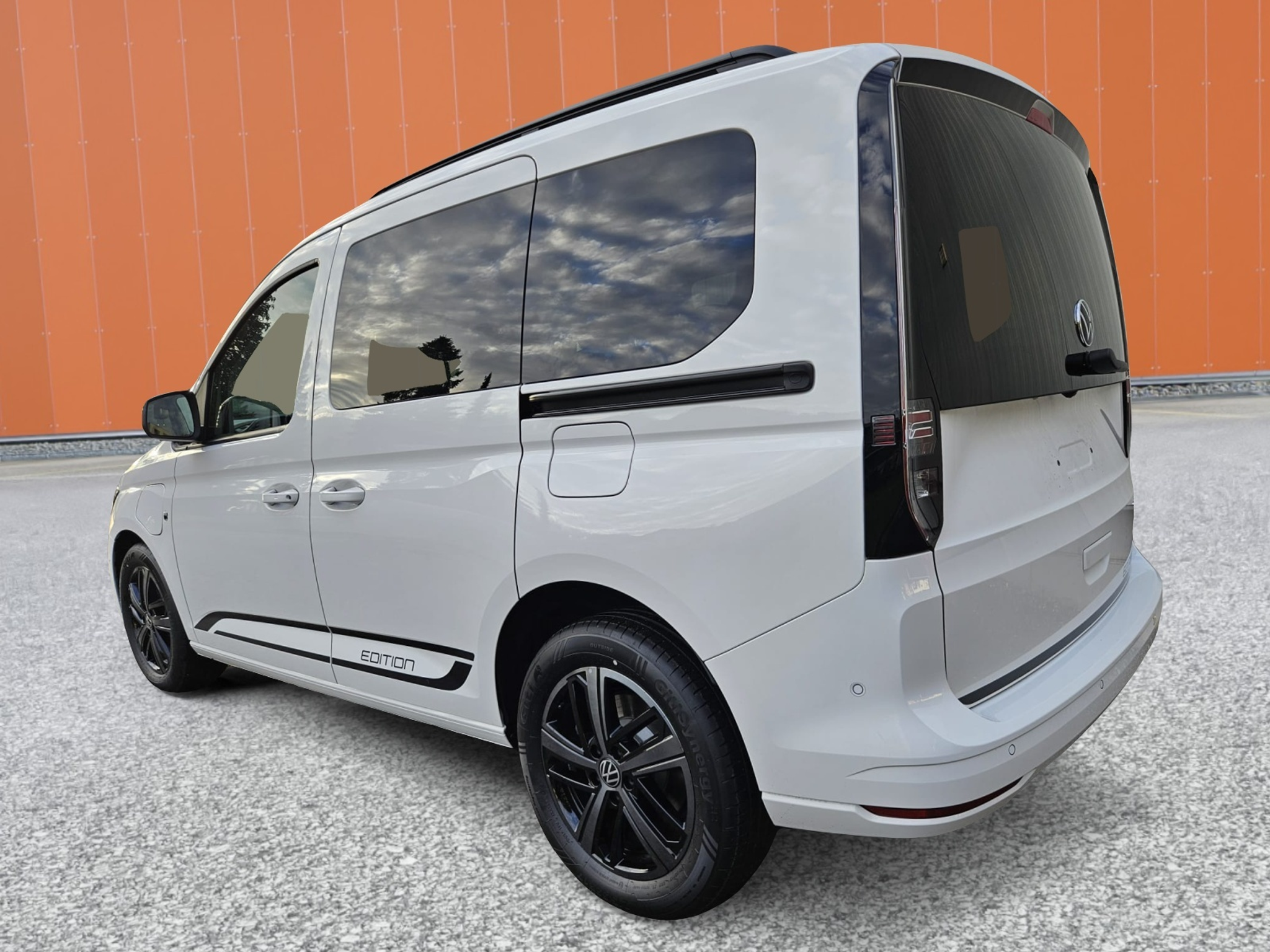 listing desktop thumbnail image 2