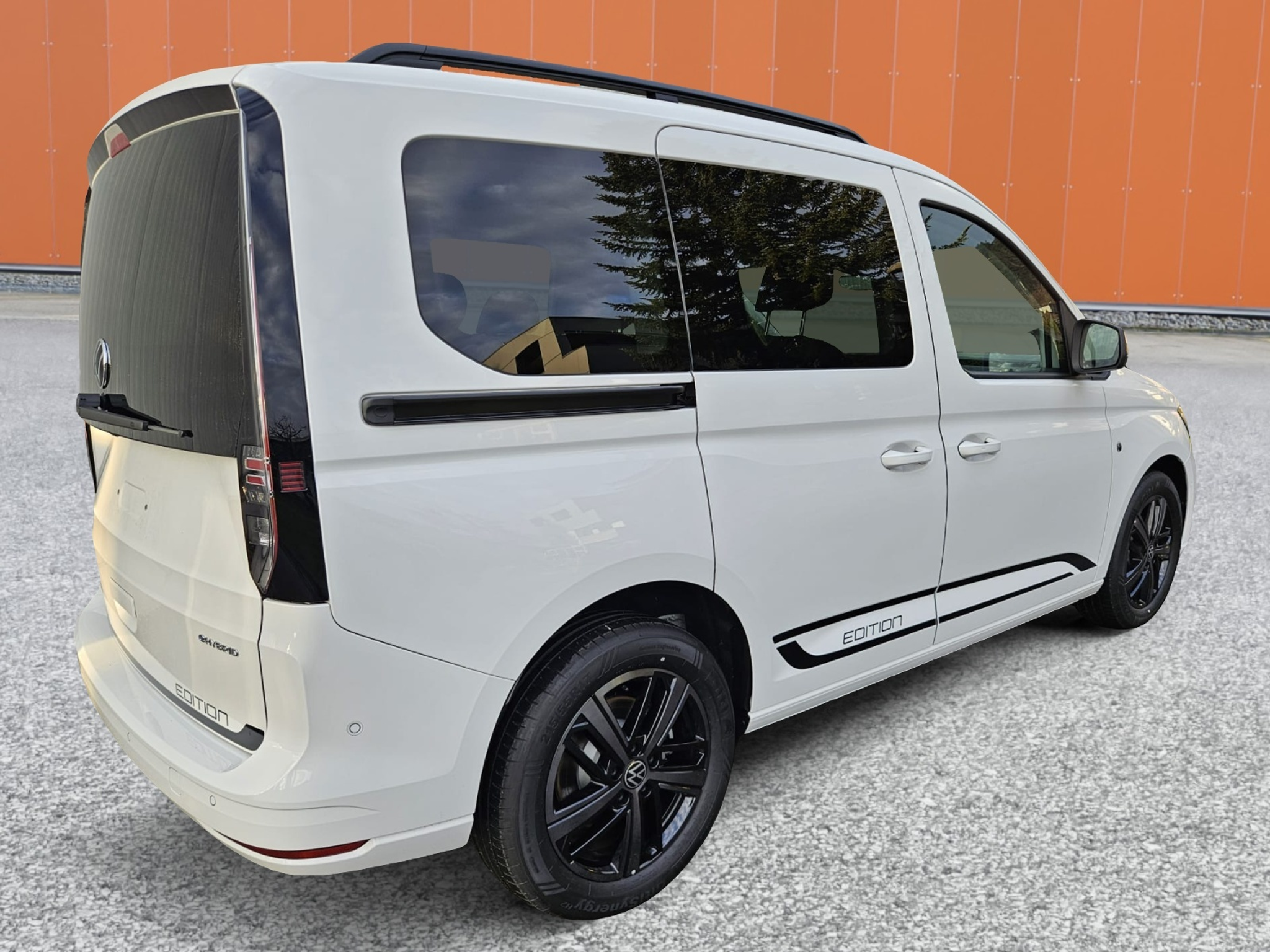 listing desktop thumbnail image 3