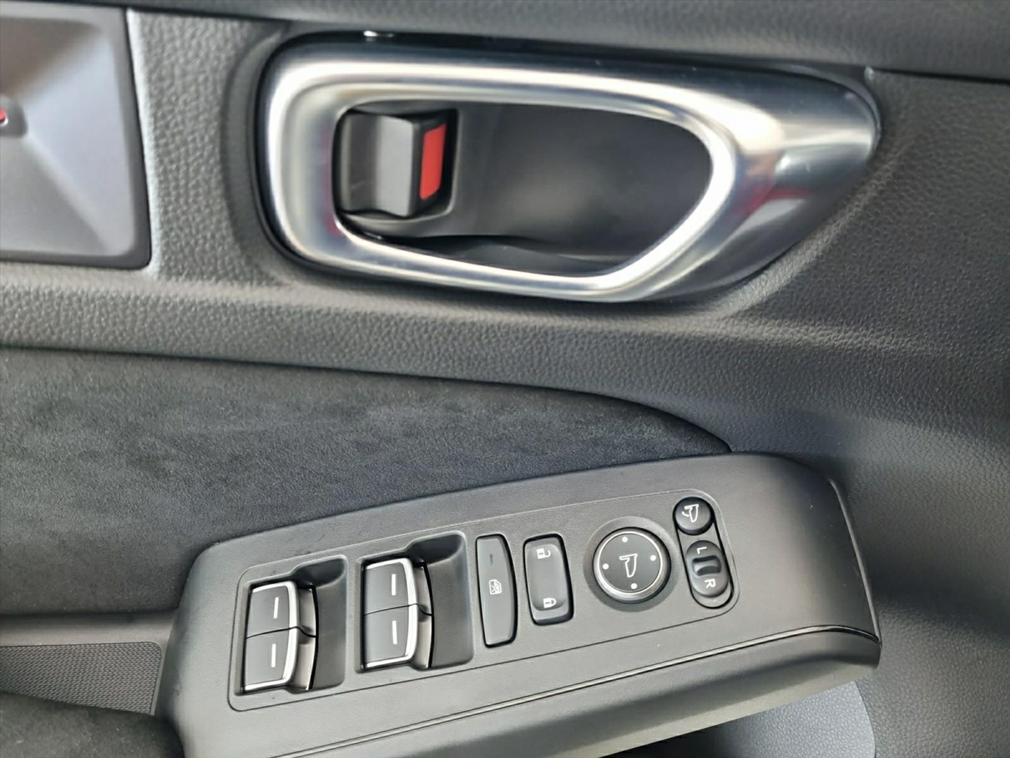 listing desktop thumbnail image 7