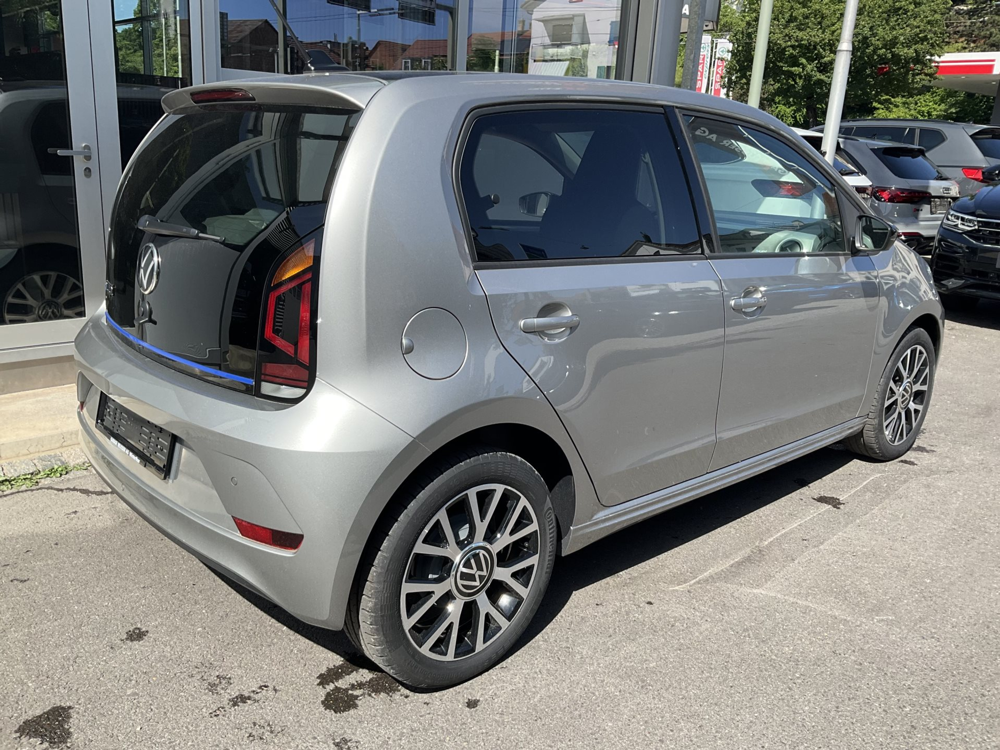 listing desktop thumbnail image 3