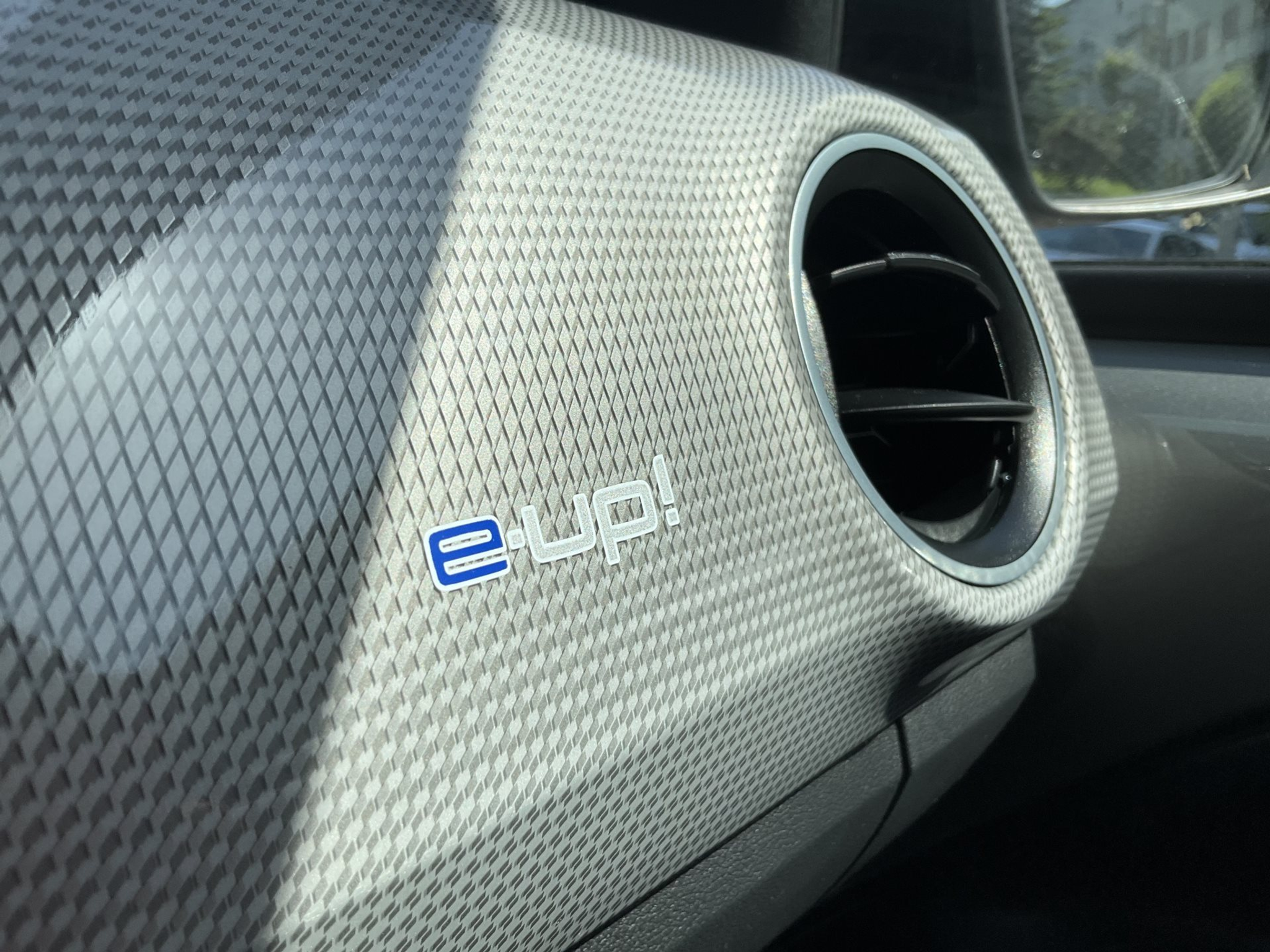 listing desktop thumbnail image 16