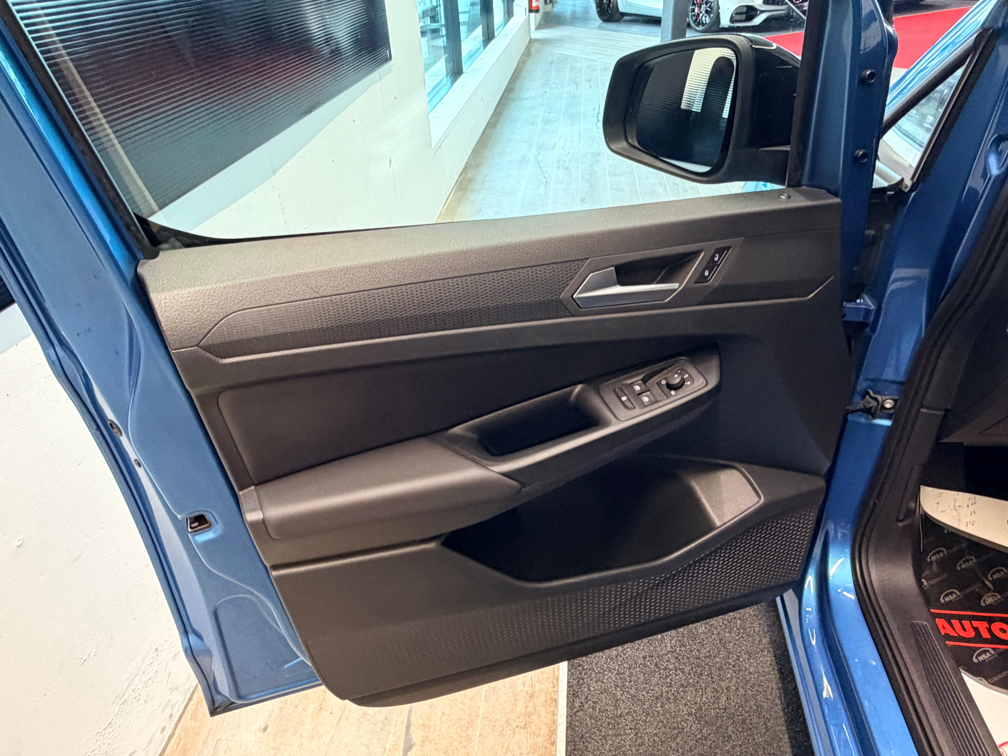 listing desktop thumbnail image 13