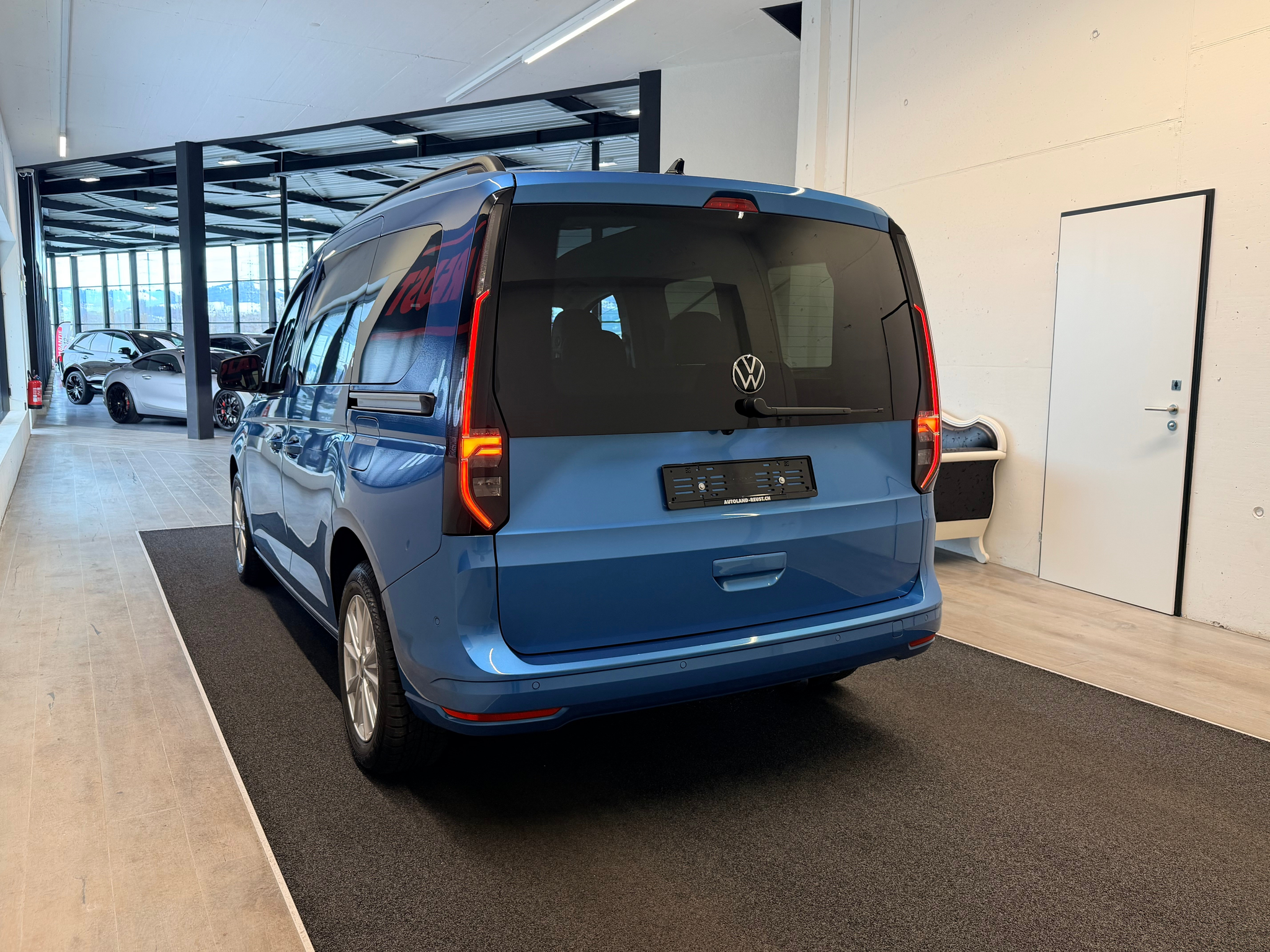 listing desktop thumbnail image 6