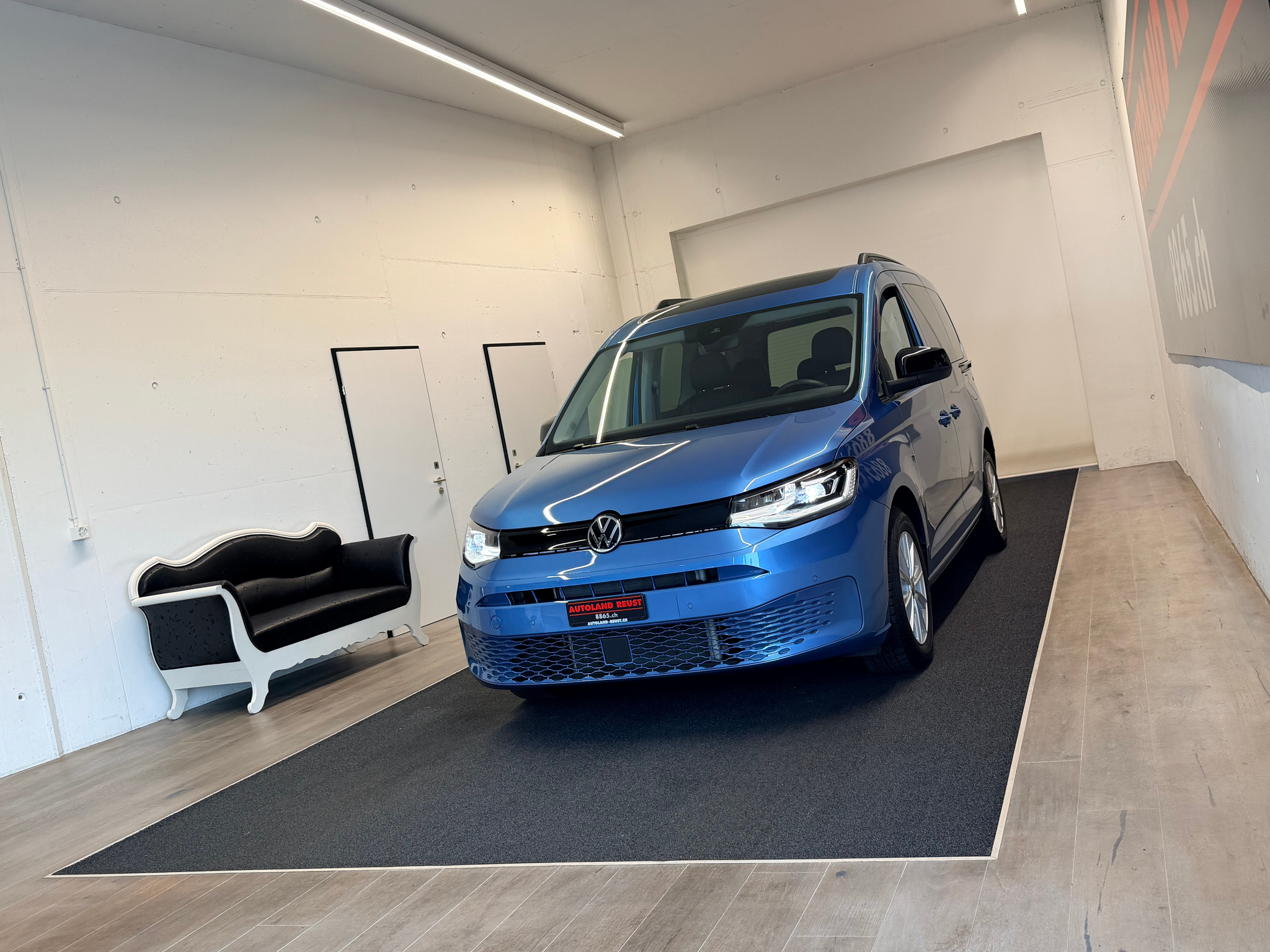 listing desktop thumbnail image 2