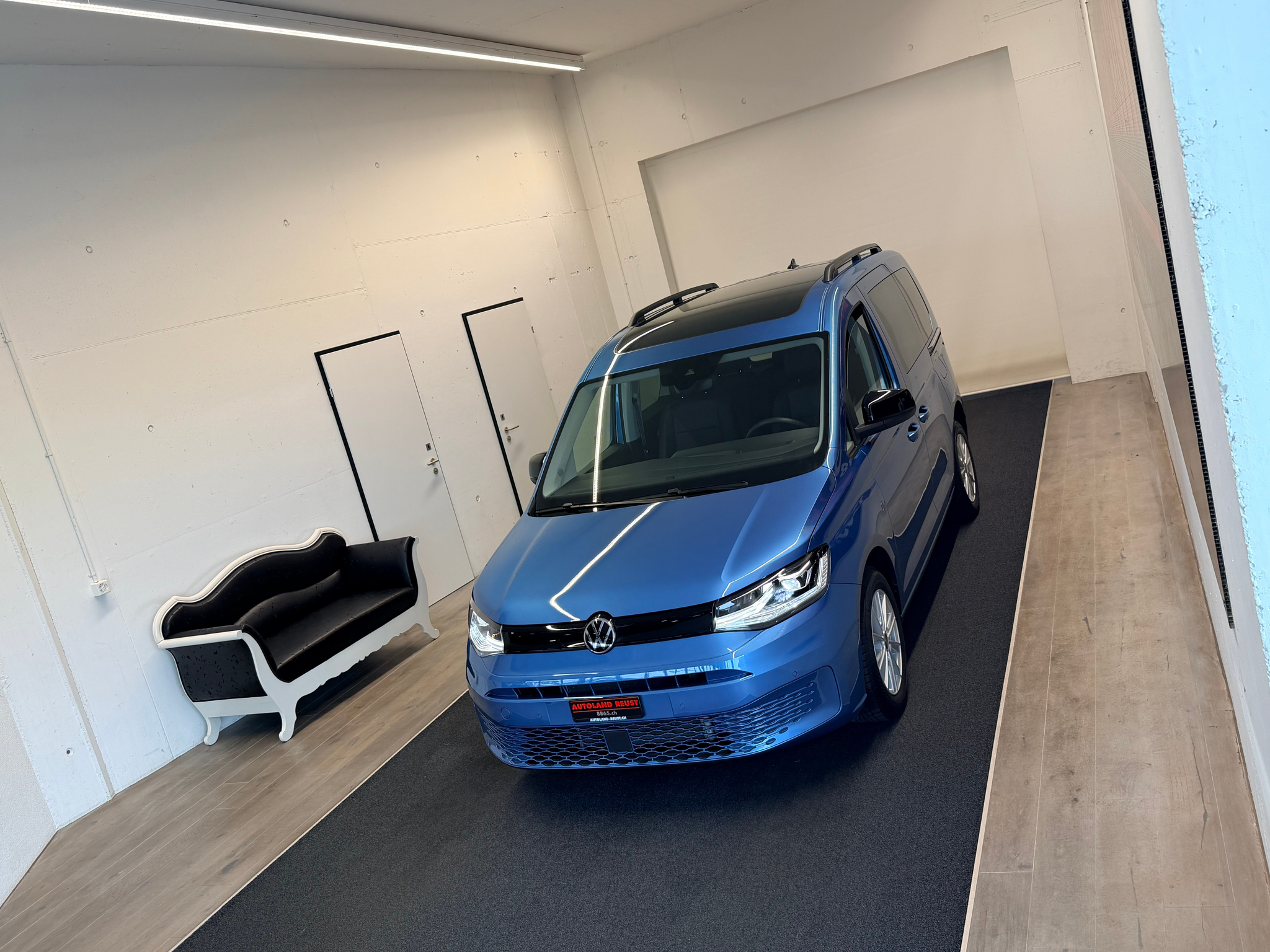 listing desktop thumbnail image 3