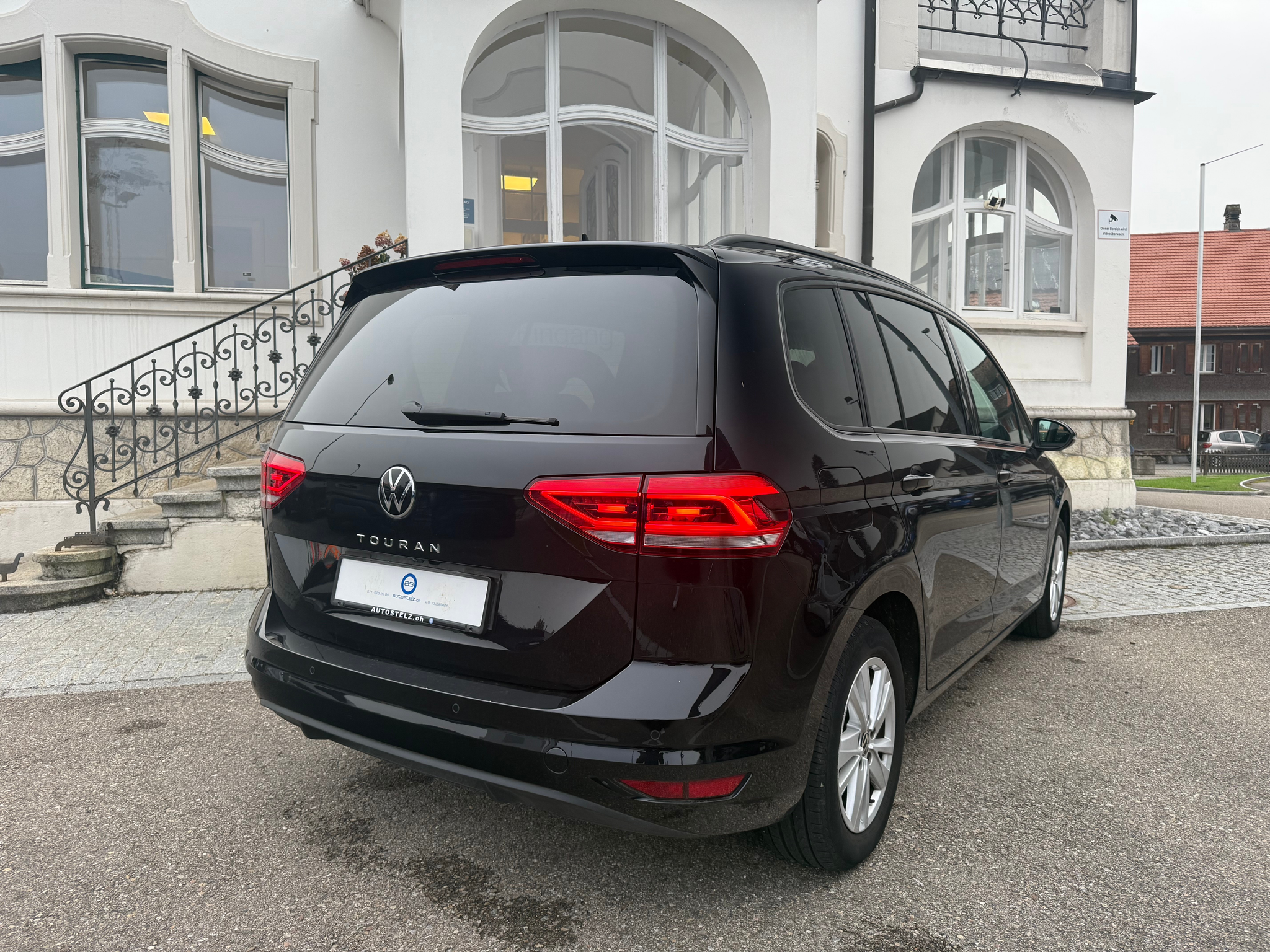 listing desktop thumbnail image 5