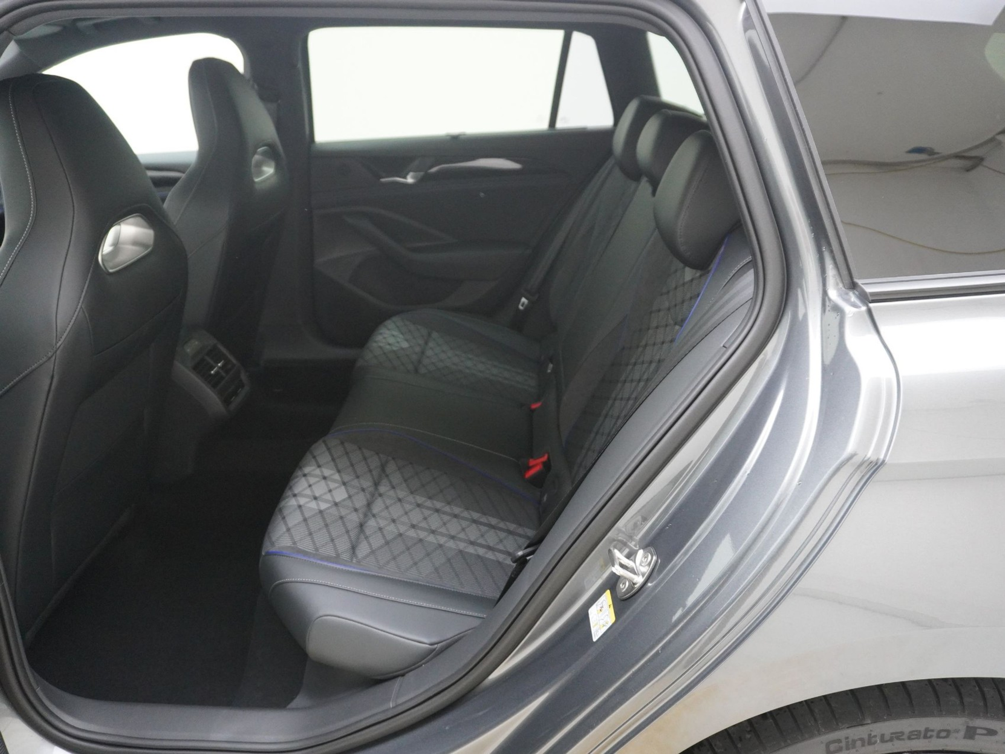 listing desktop thumbnail image 14