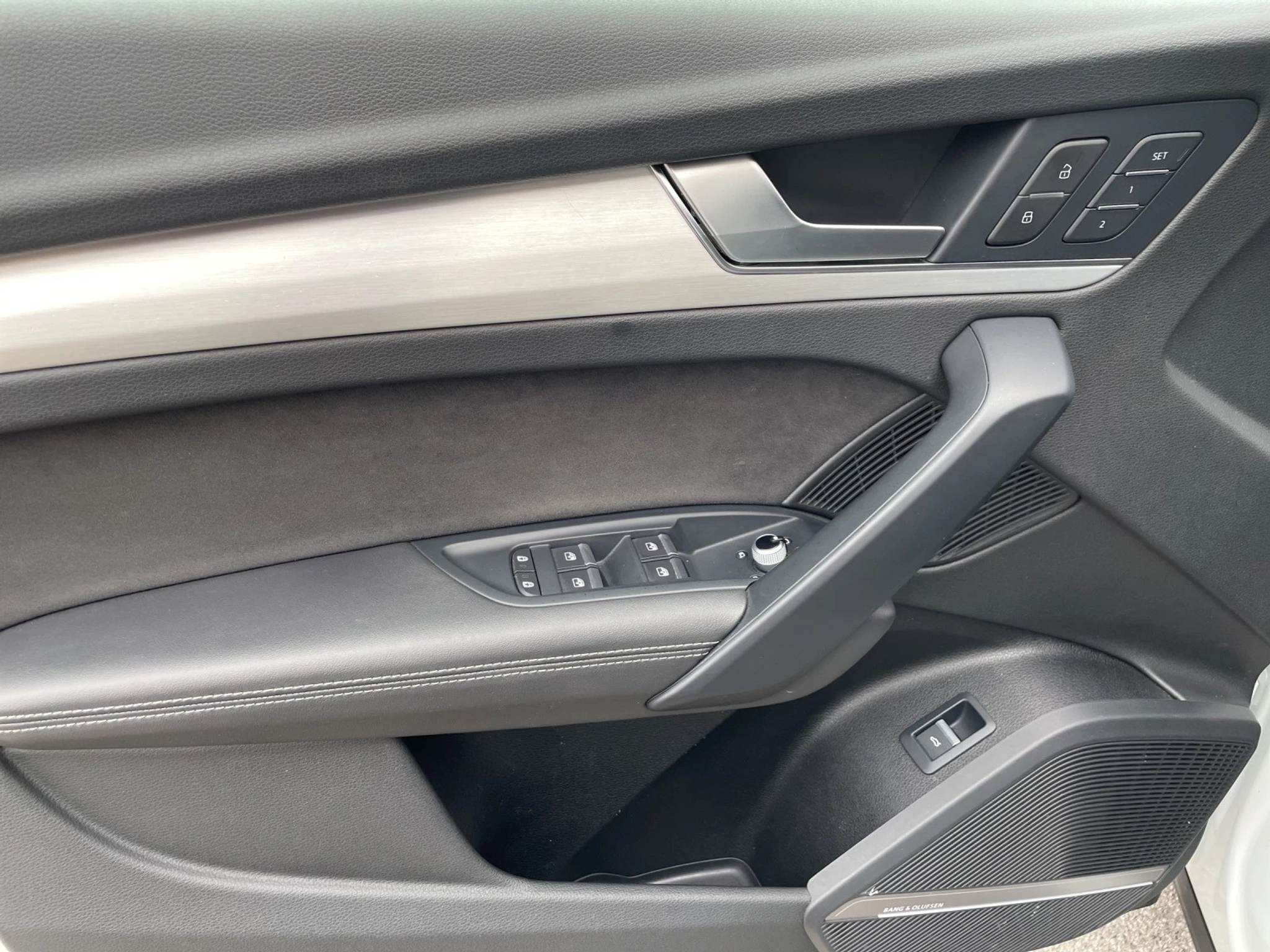 listing desktop thumbnail image 12