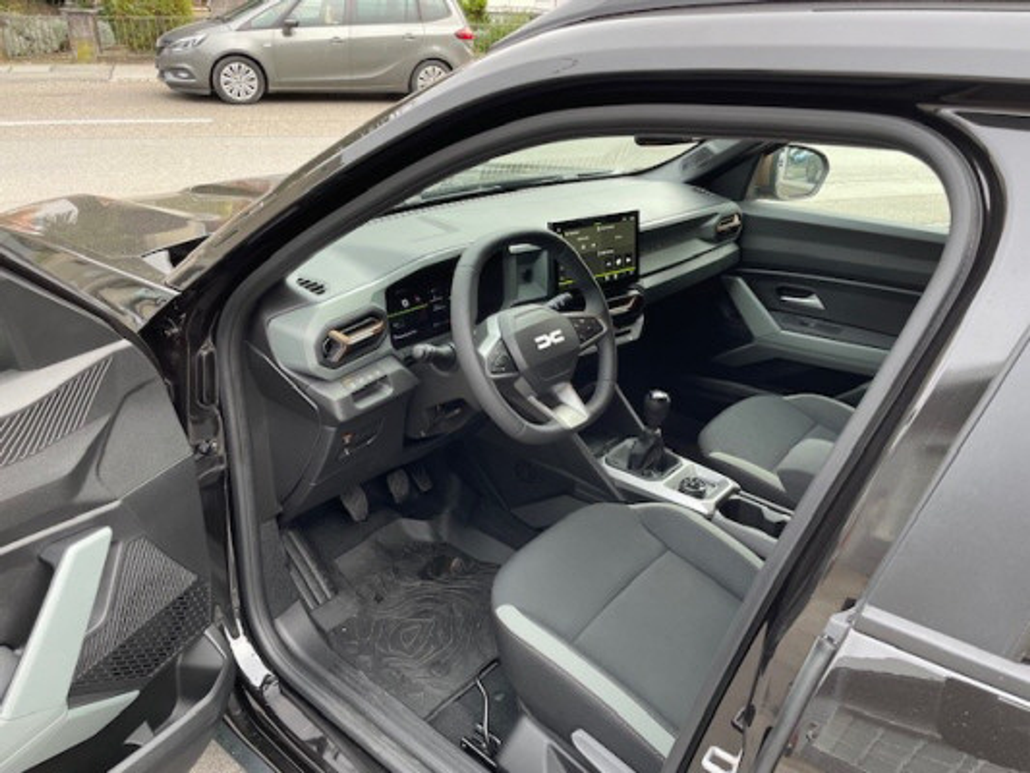 listing desktop thumbnail image 4