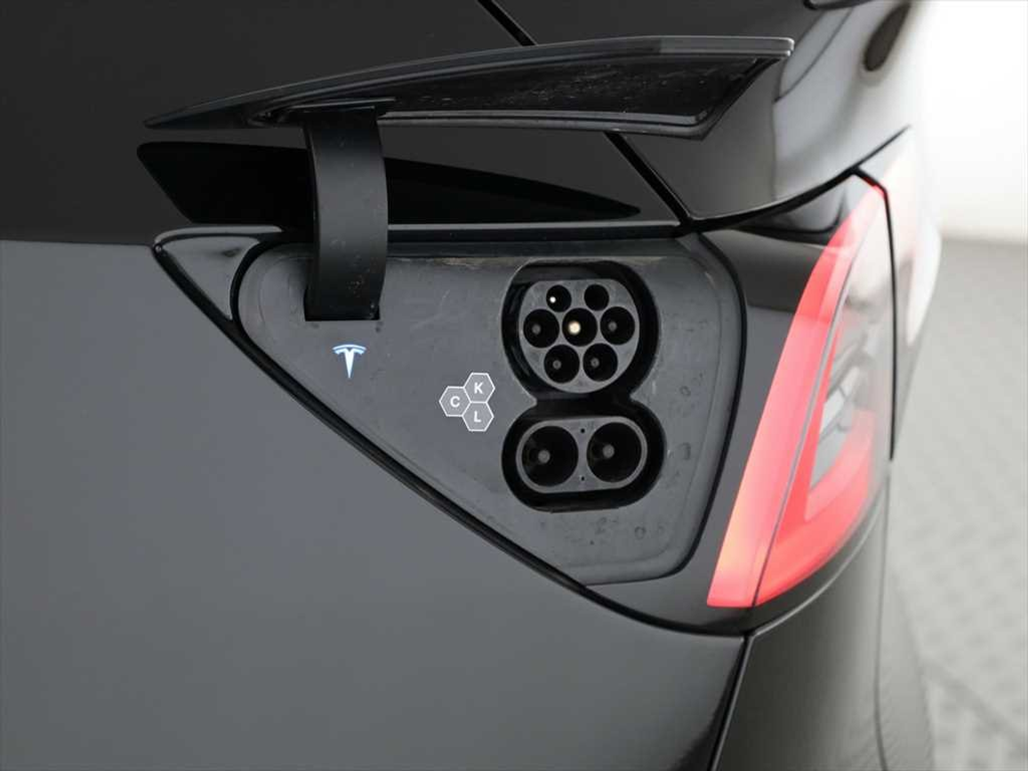 listing desktop thumbnail image 12