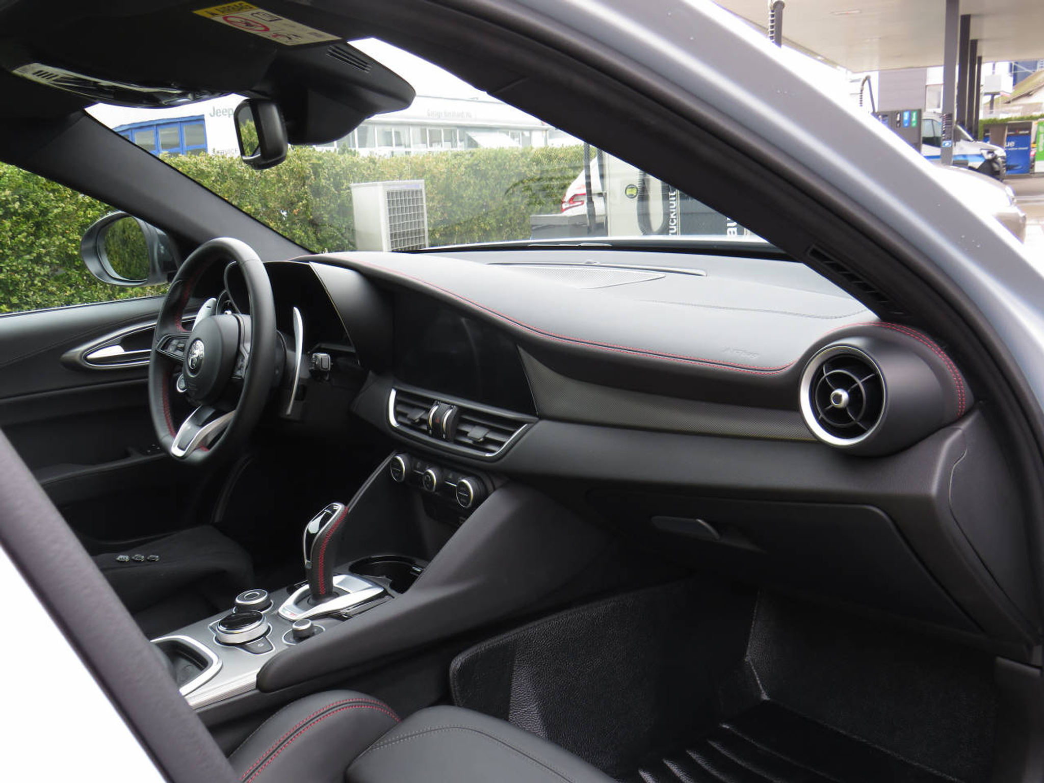 listing desktop thumbnail image 12