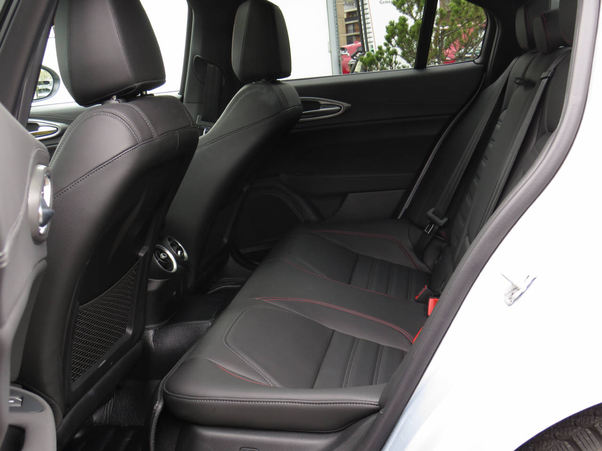 listing desktop thumbnail image 14