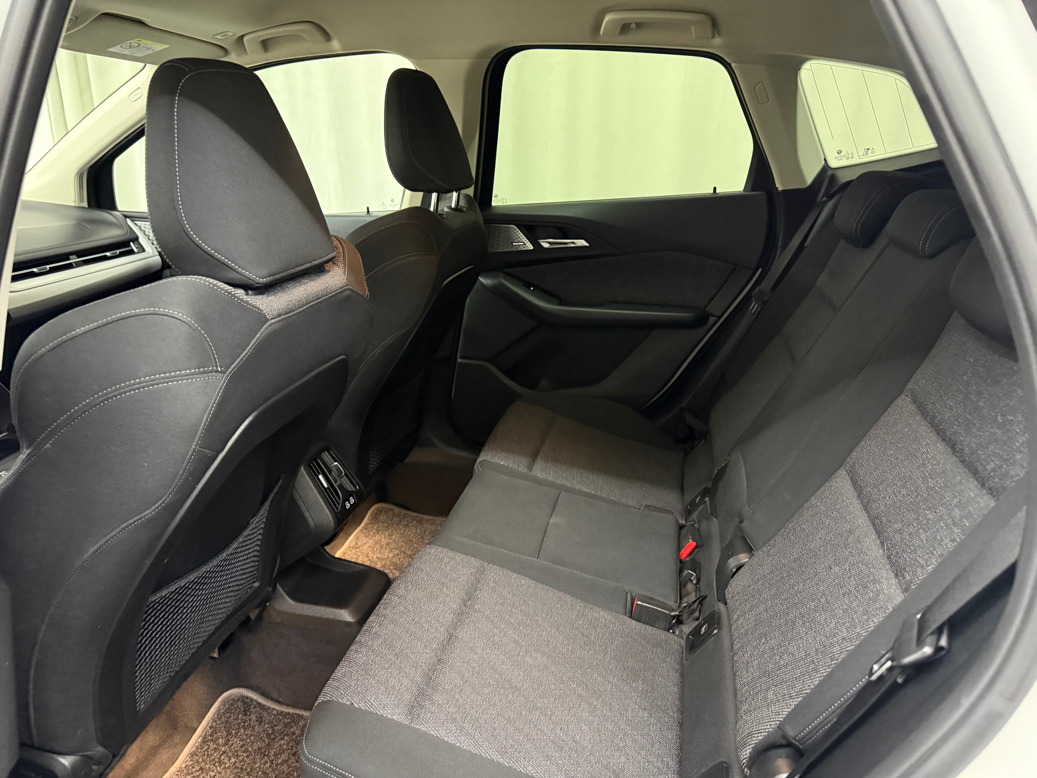 listing desktop thumbnail image 13