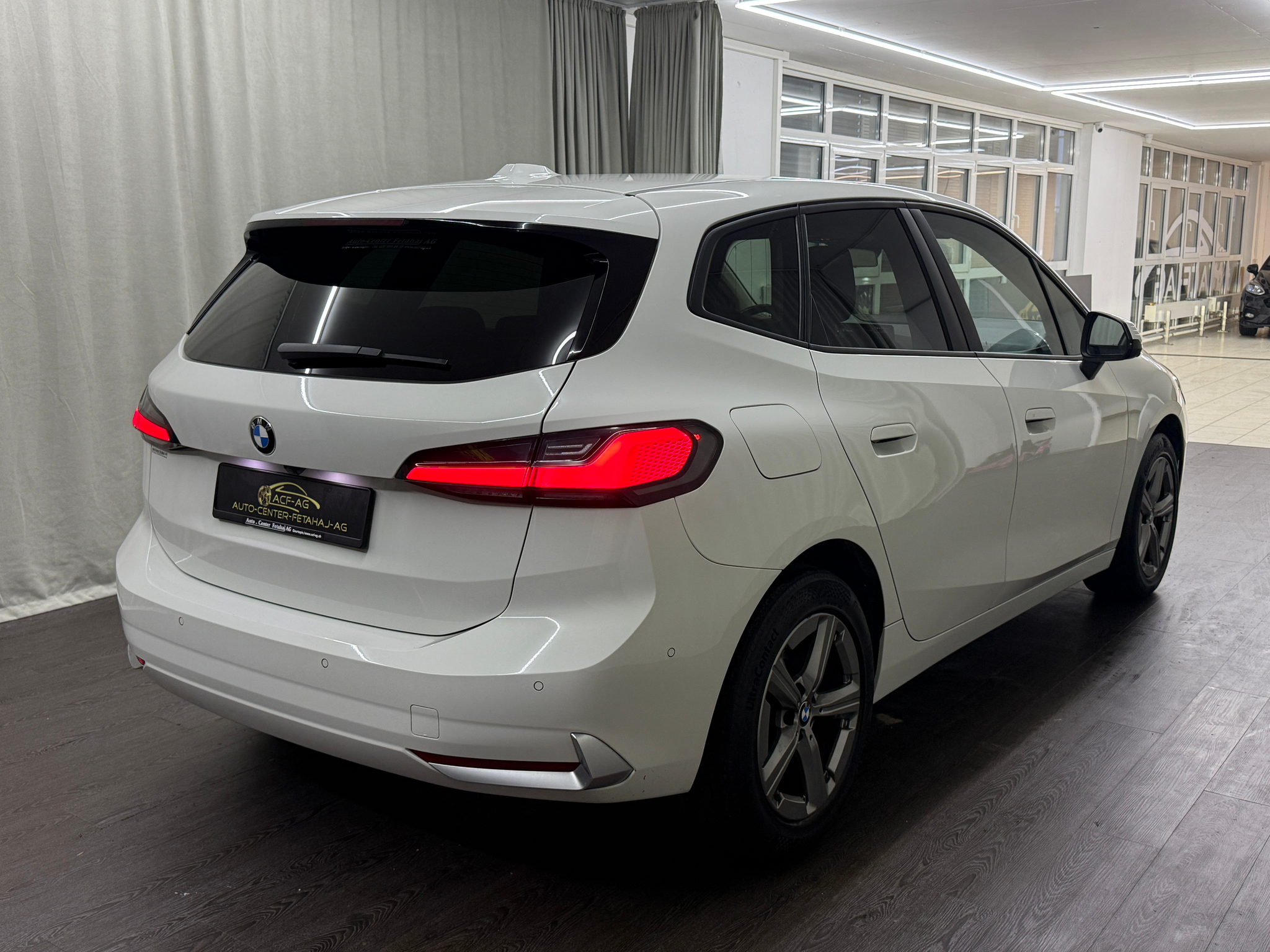 listing desktop thumbnail image 3