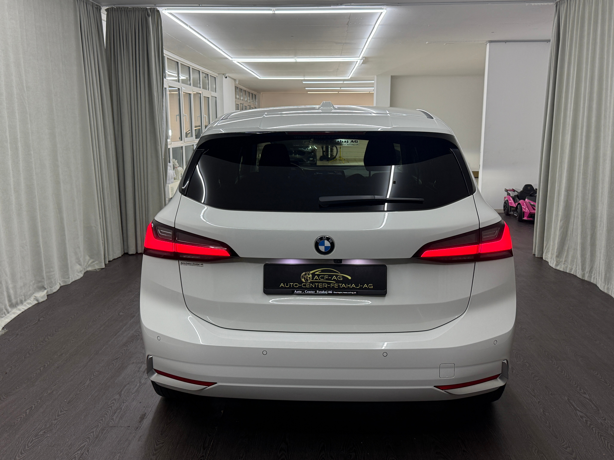 listing desktop thumbnail image 4