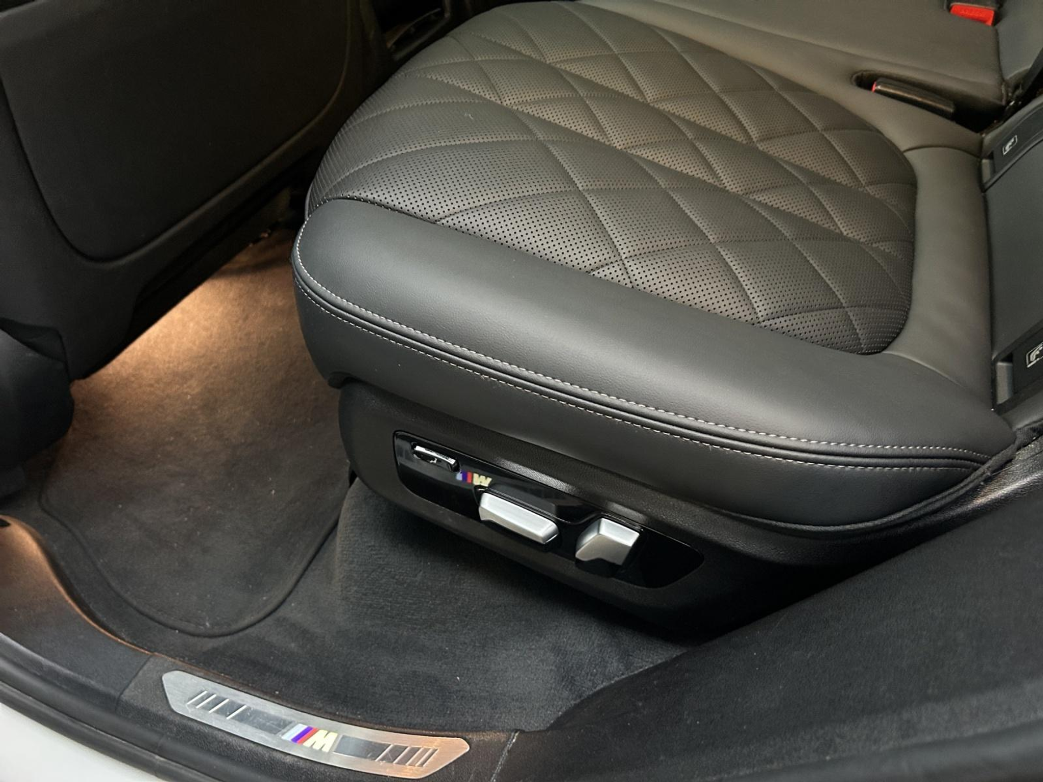 listing desktop thumbnail image 18