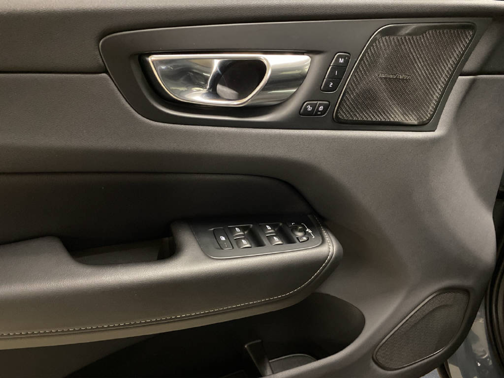 listing desktop thumbnail image 11