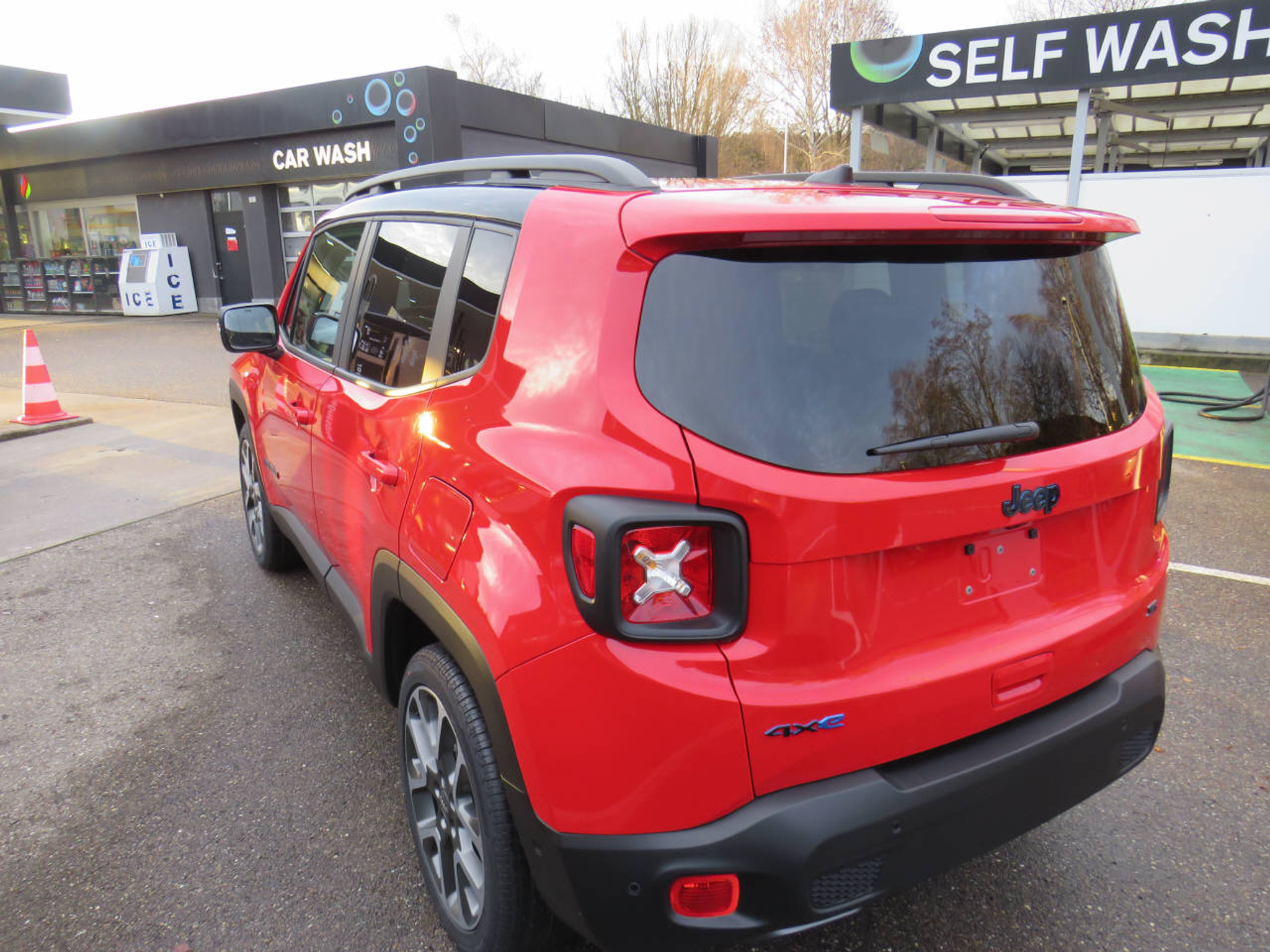 listing desktop thumbnail image 4