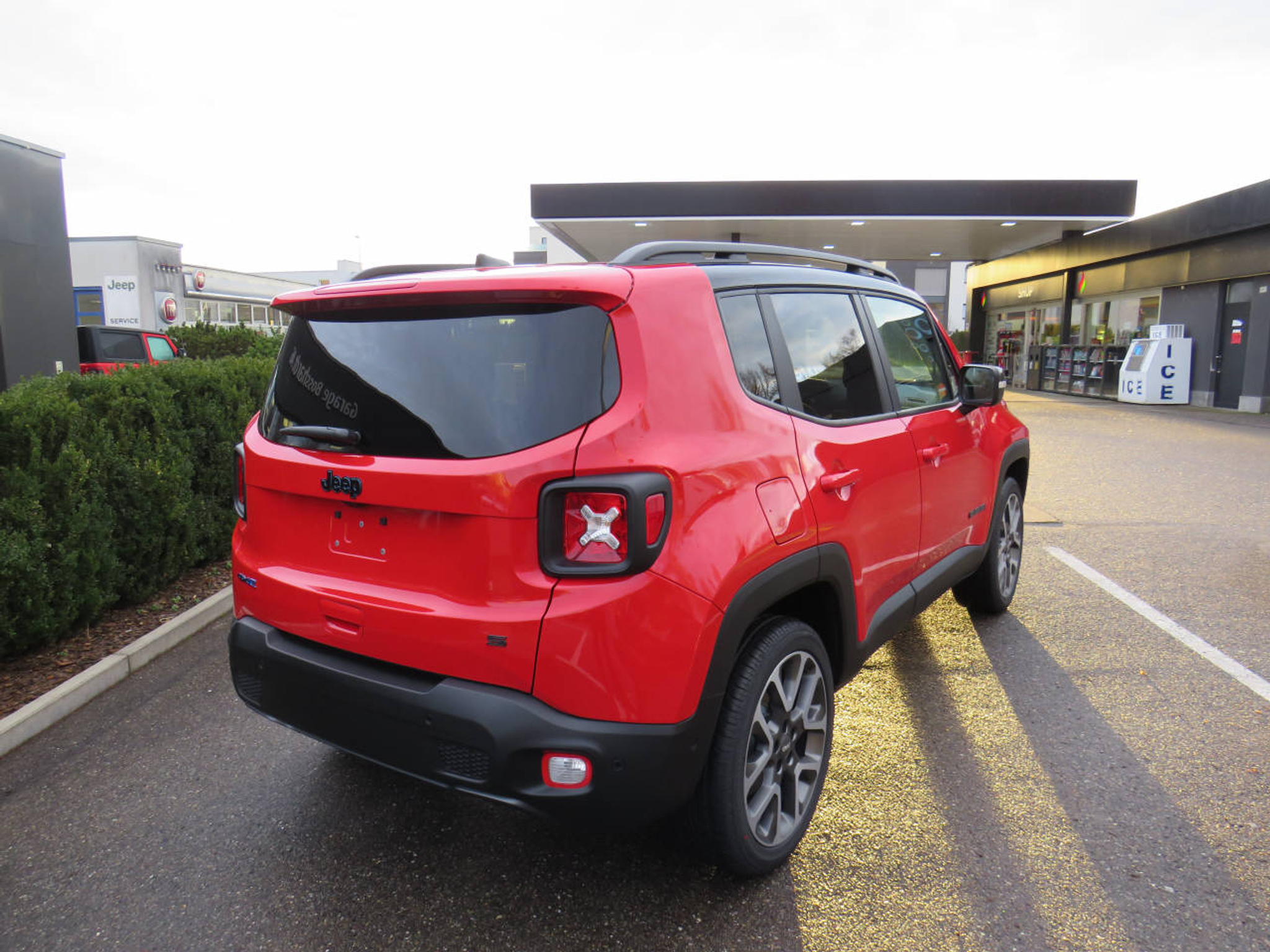 listing desktop thumbnail image 2