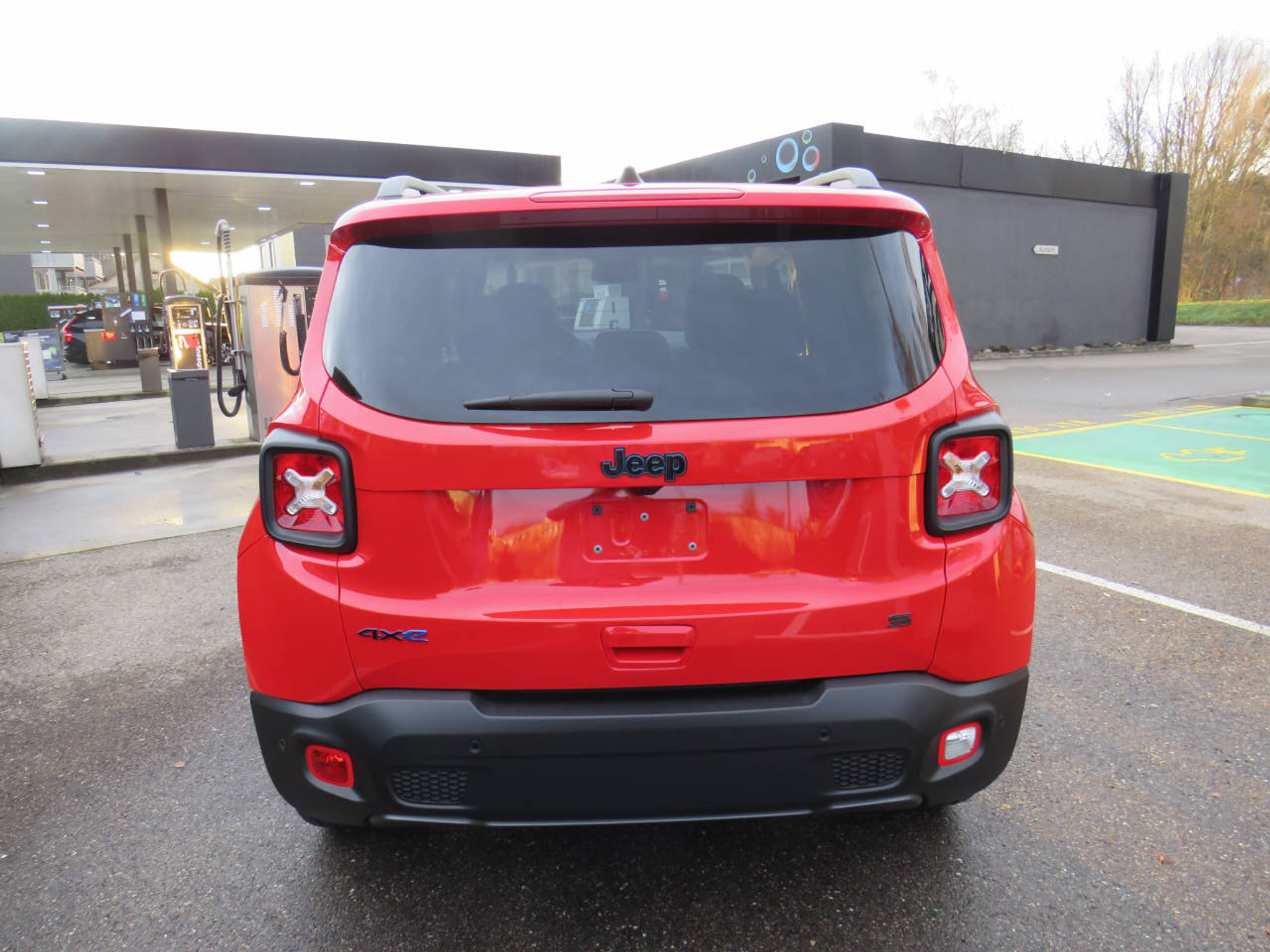 listing desktop thumbnail image 3