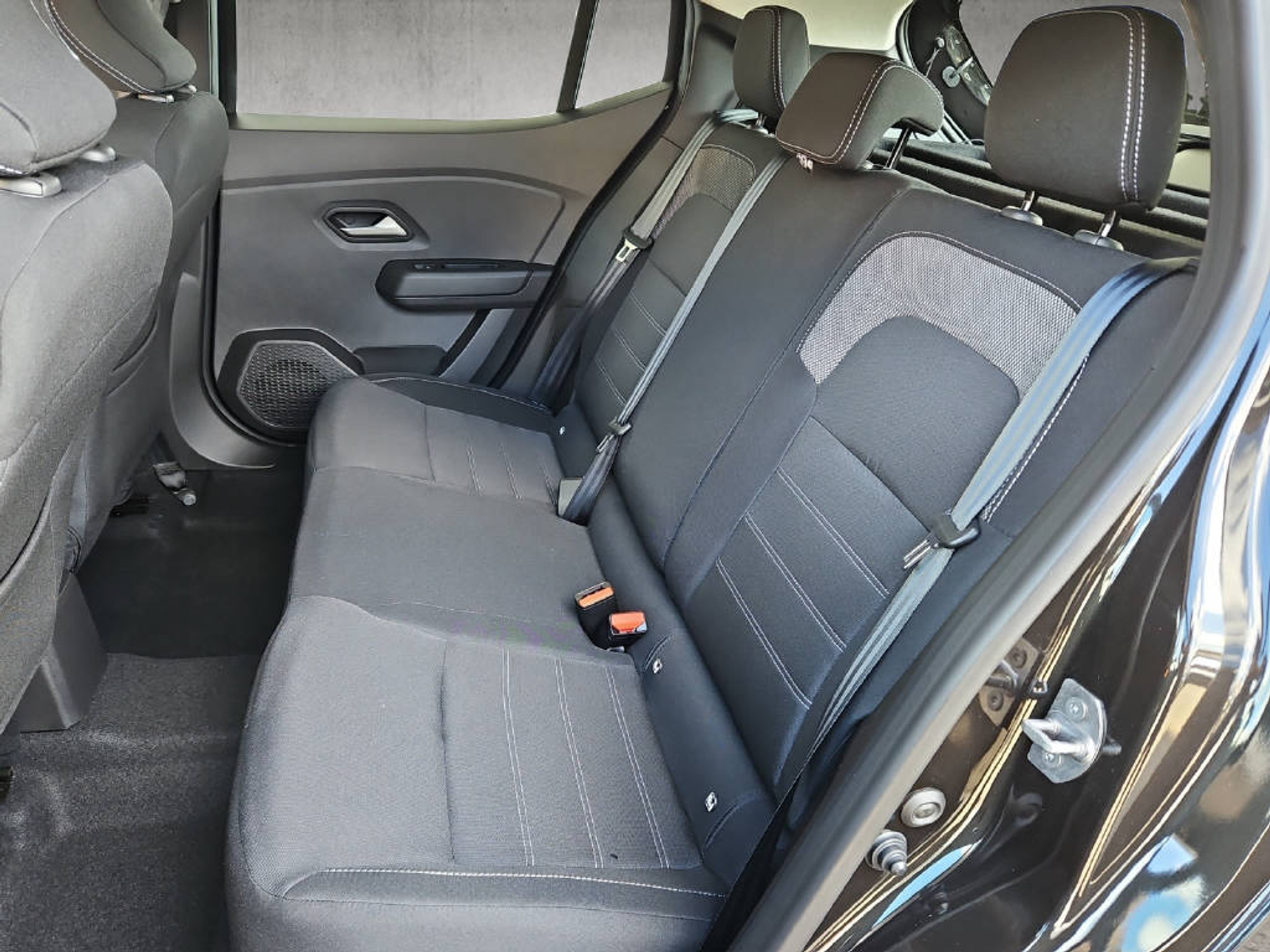 listing desktop thumbnail image 5