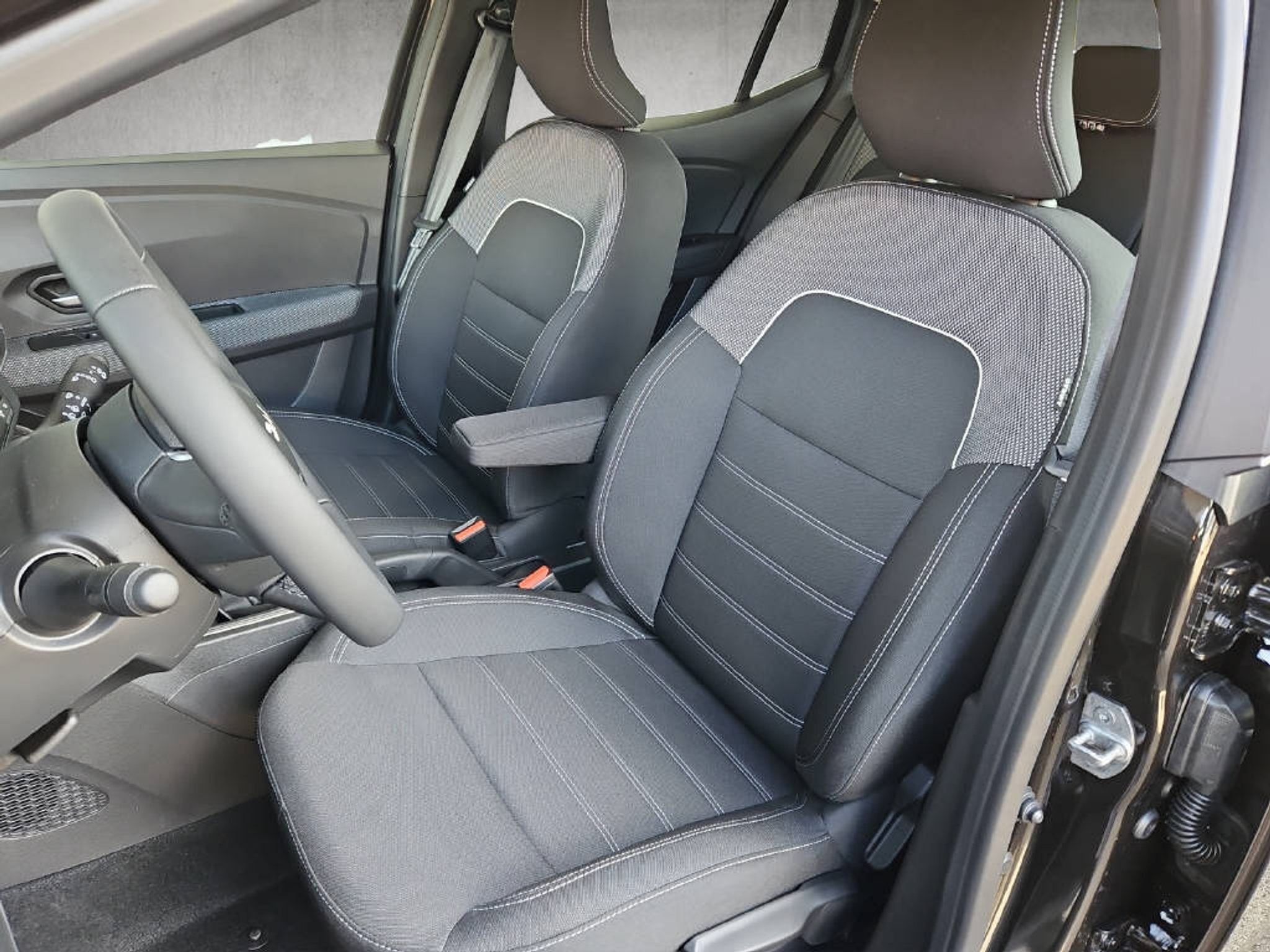 listing desktop thumbnail image 4