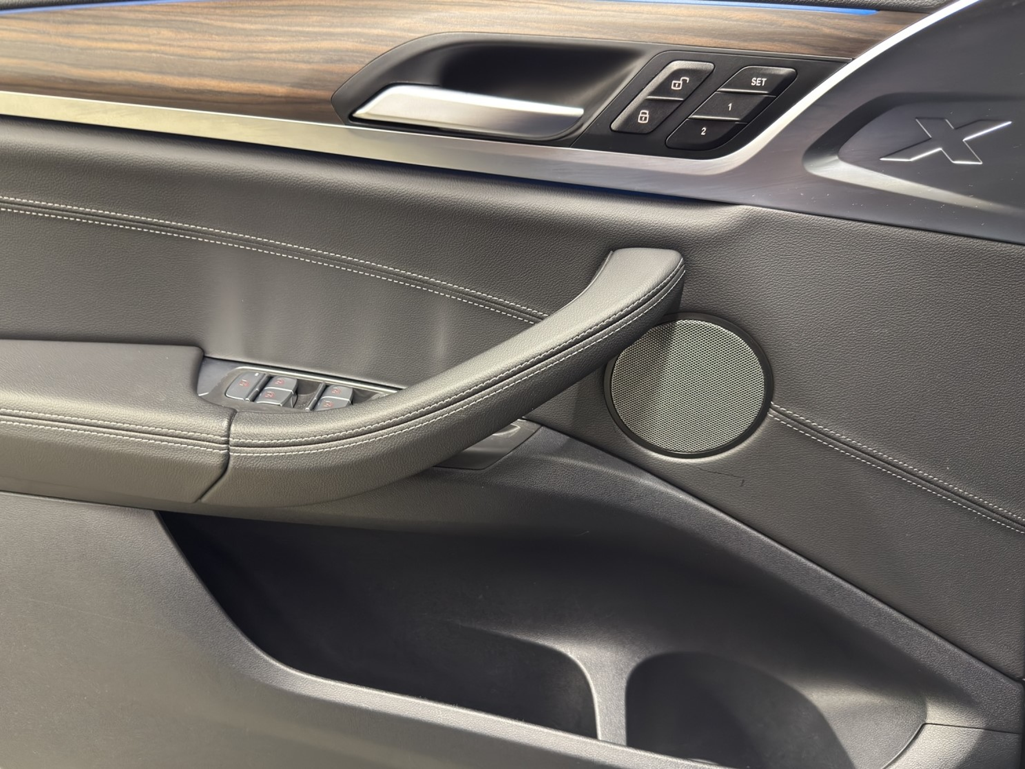 listing desktop thumbnail image 11