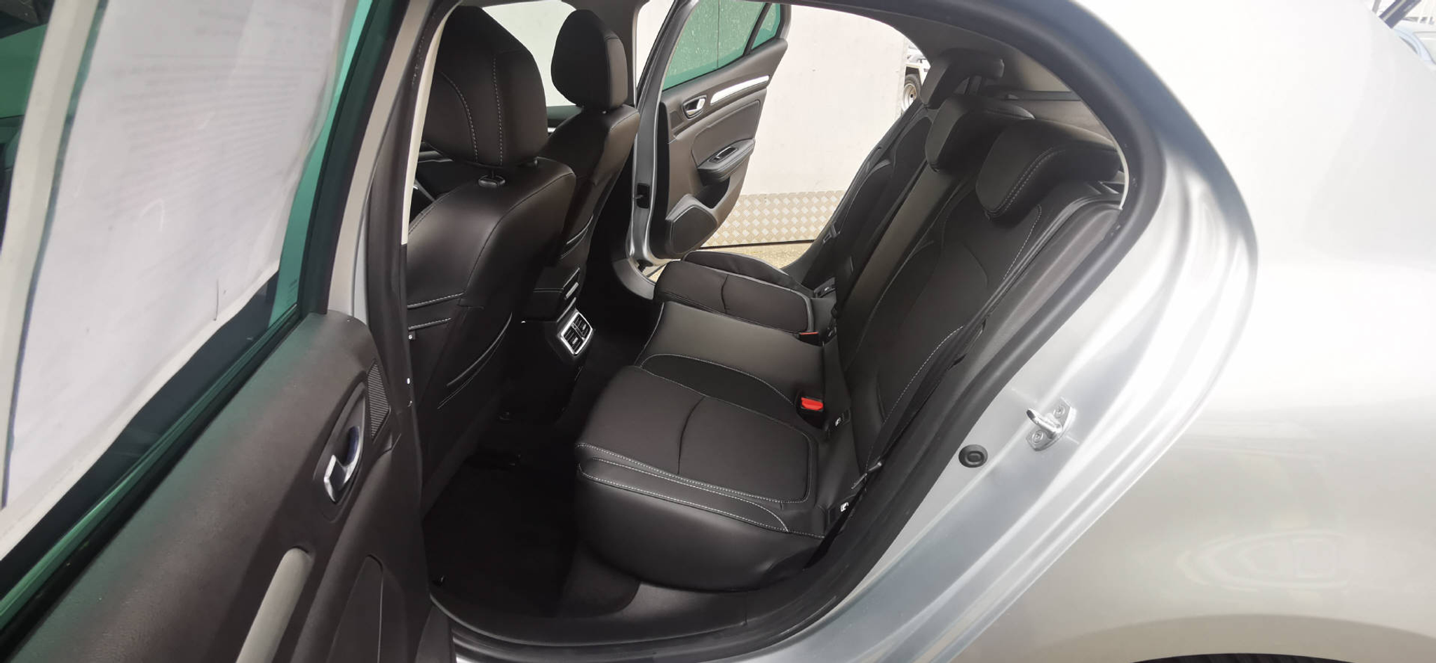 listing desktop thumbnail image 6