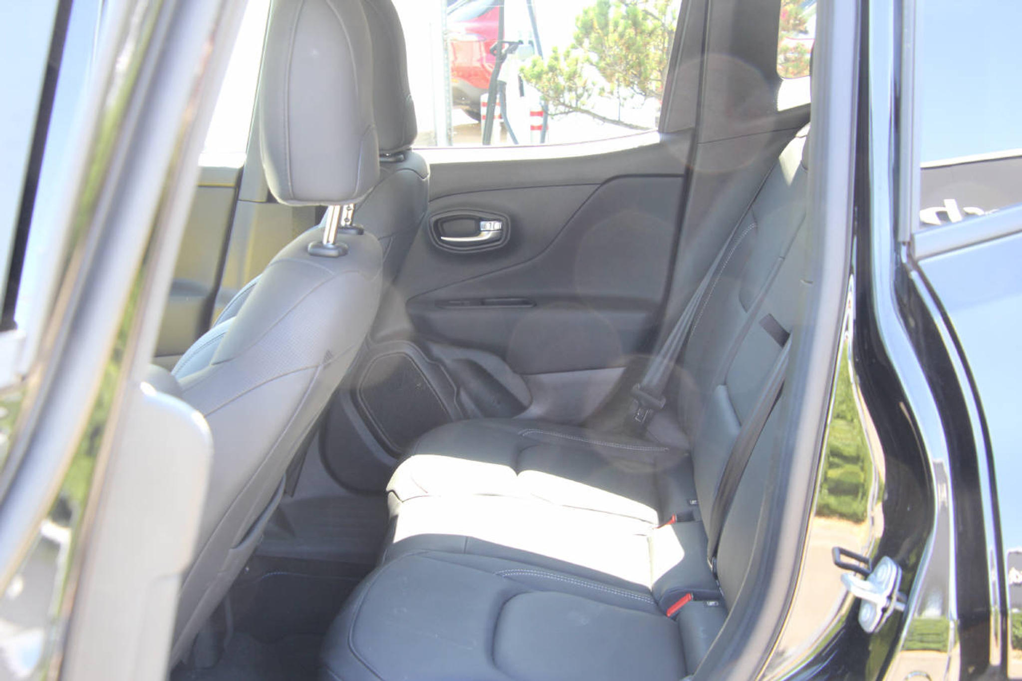 listing desktop thumbnail image 14