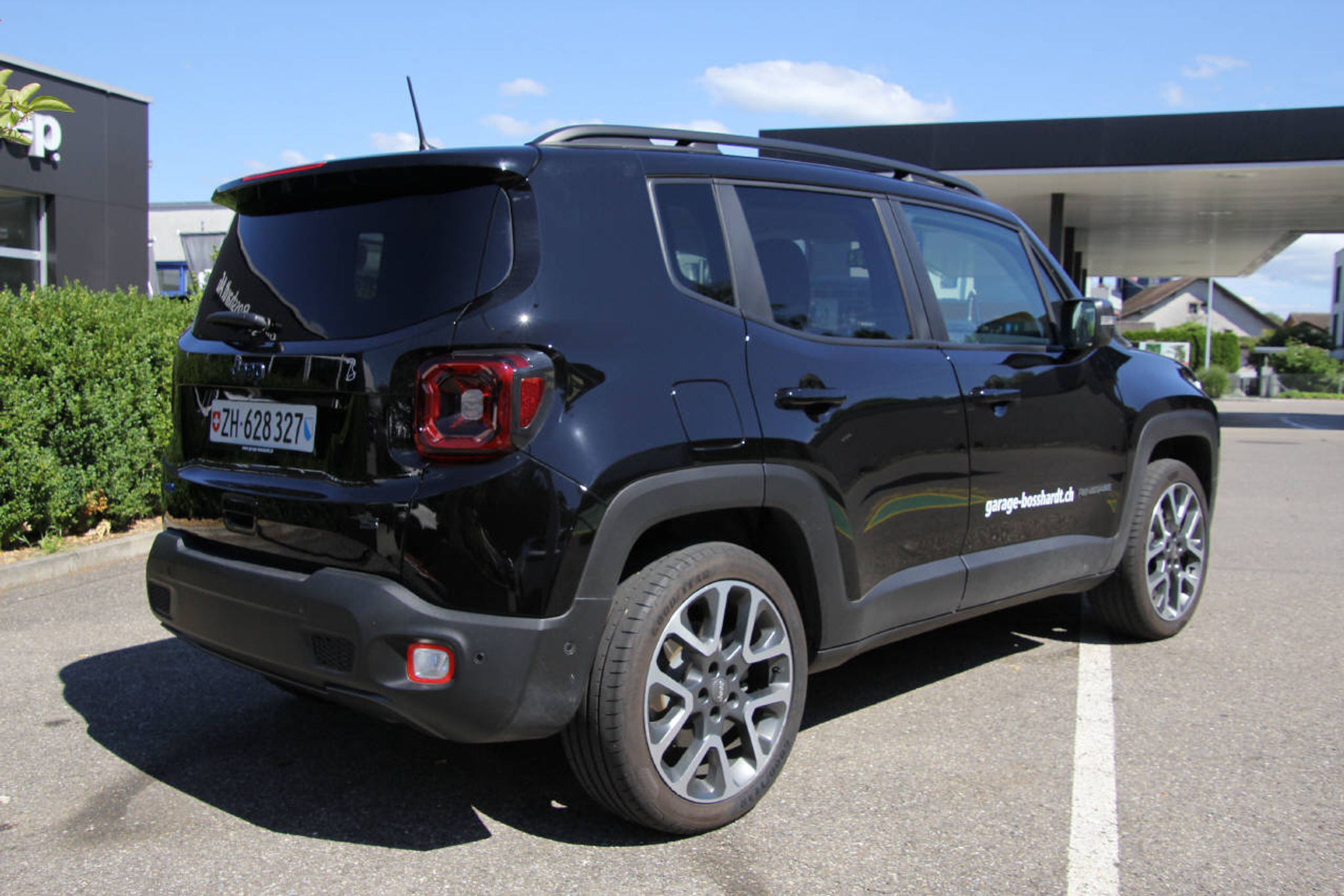 listing desktop thumbnail image 2