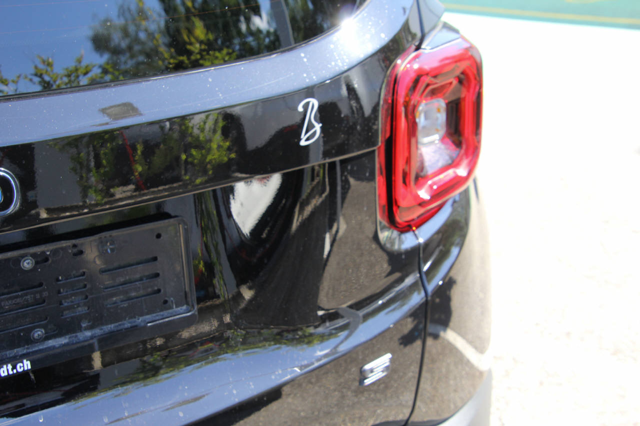 listing desktop thumbnail image 5