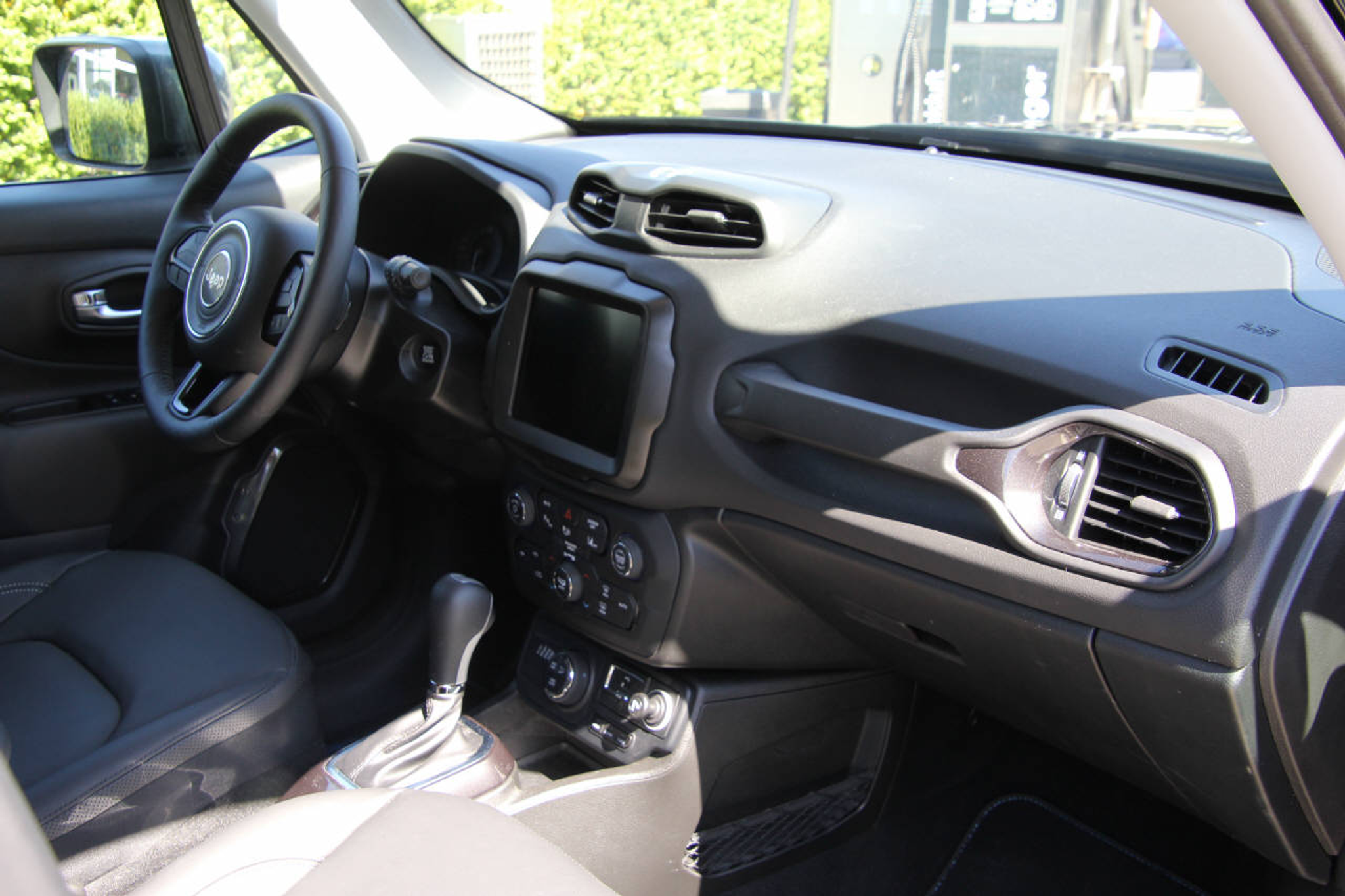 listing desktop thumbnail image 11