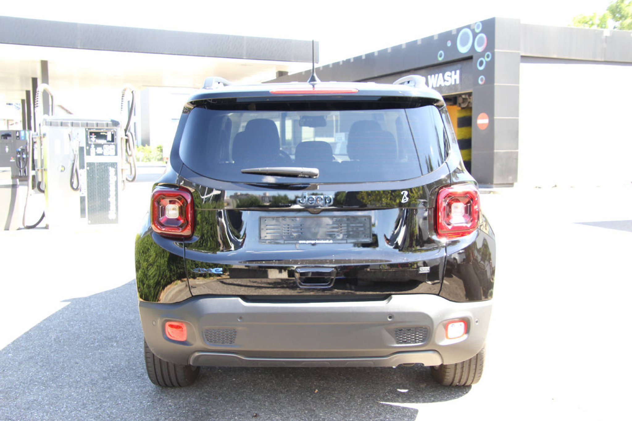 listing desktop thumbnail image 3