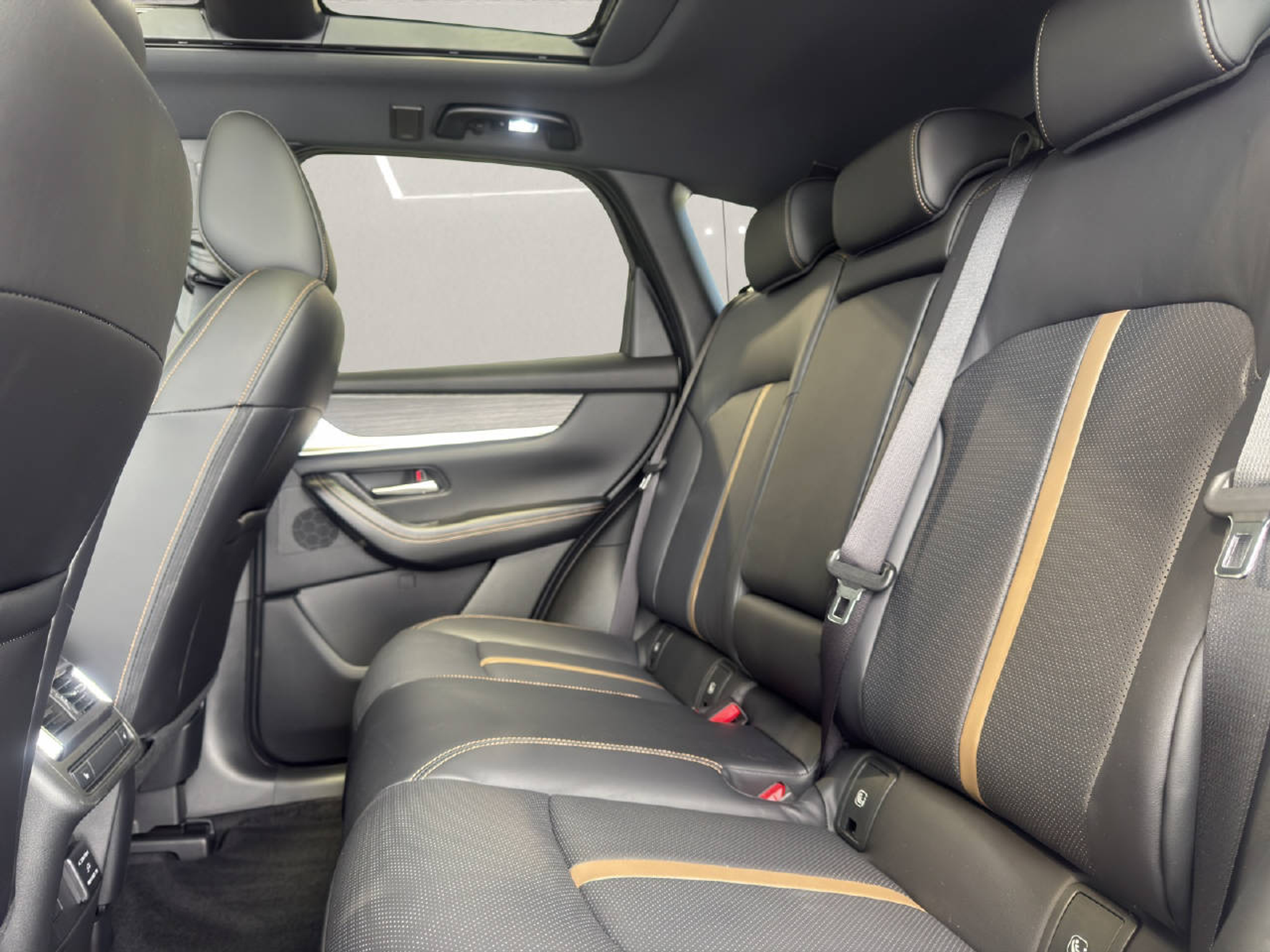 listing desktop thumbnail image 6