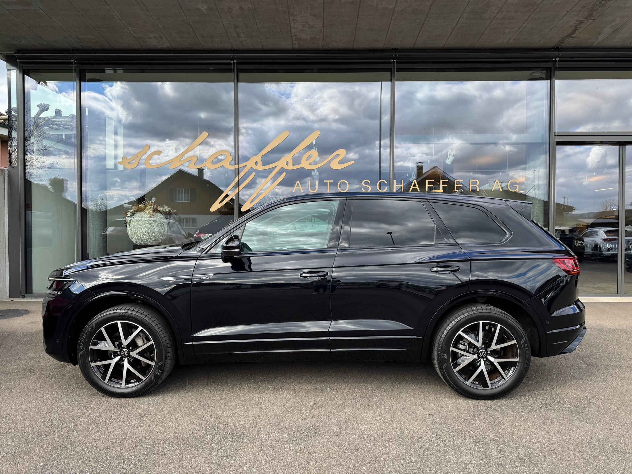 listing desktop thumbnail image 5